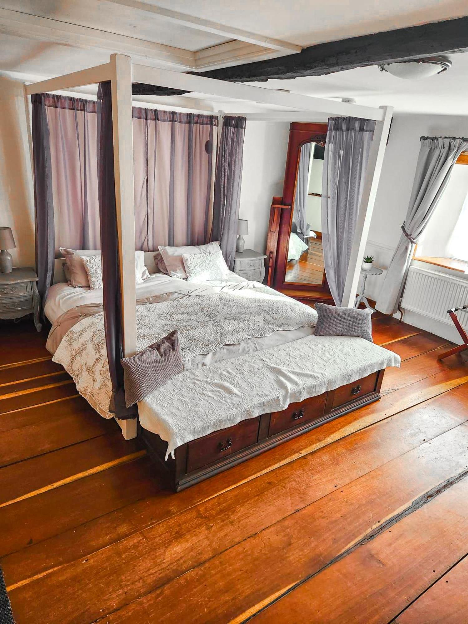 Deluxe King Room - Photo 5