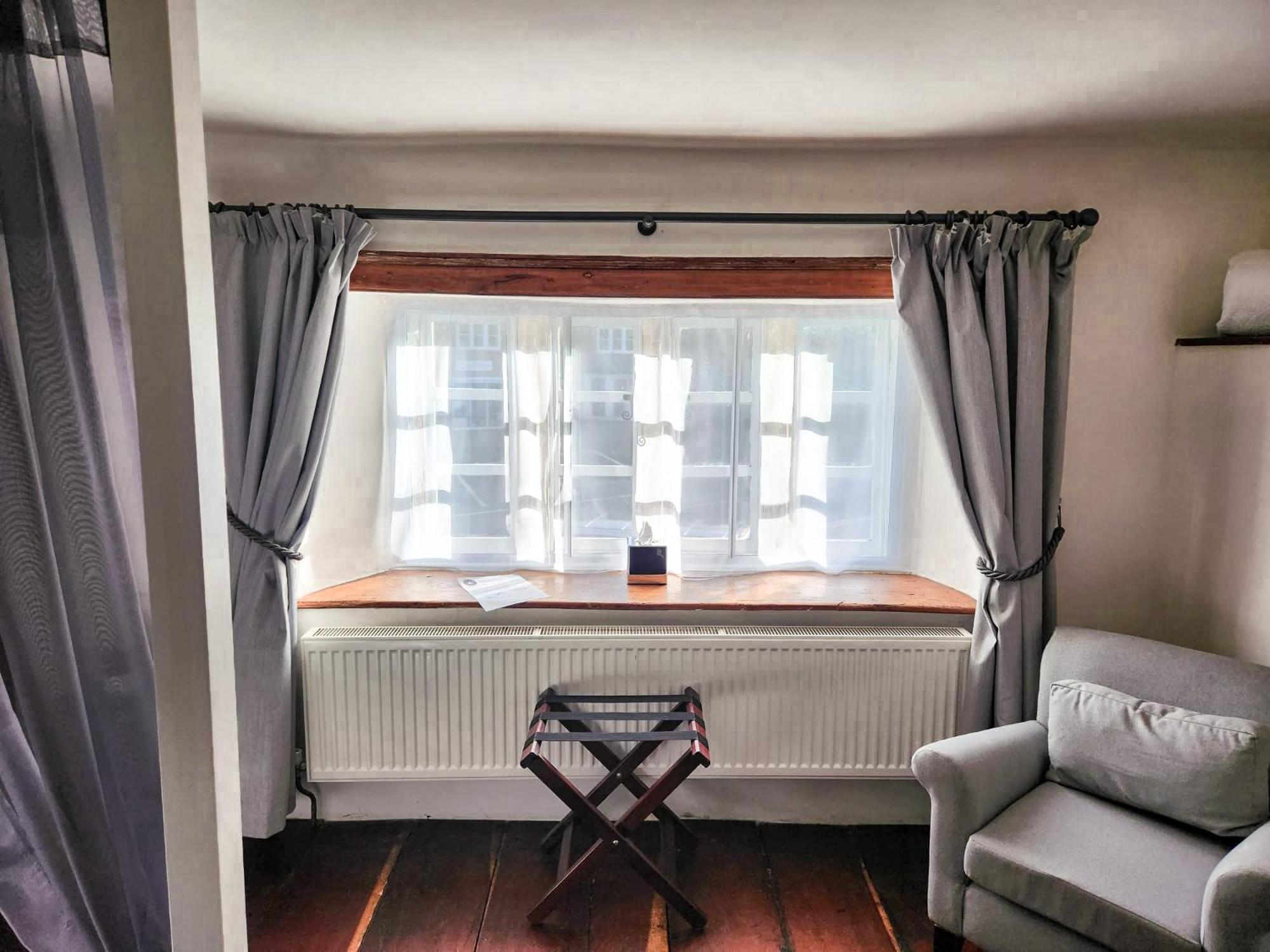 Deluxe King Room - Photo 4