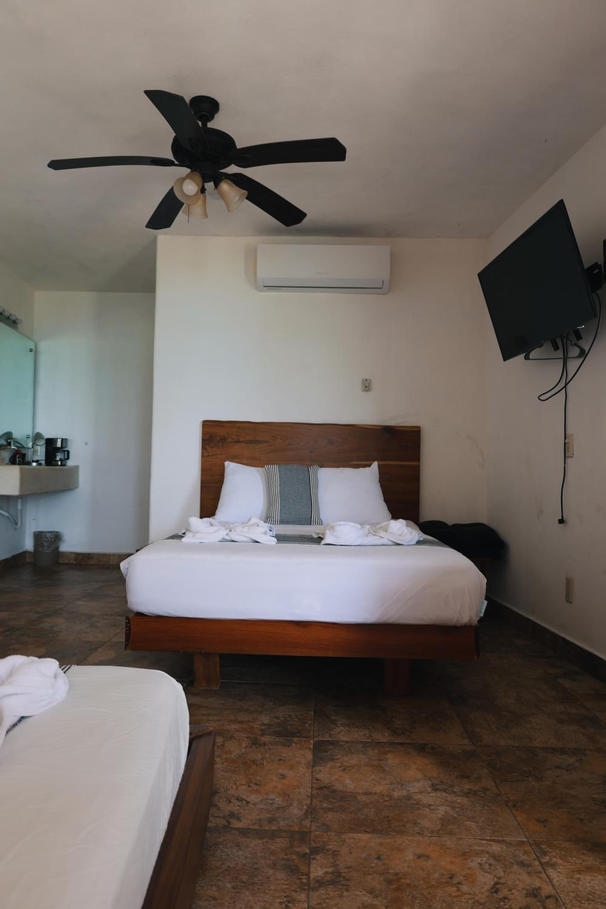 Standard Twin Room with Sea View photo 1