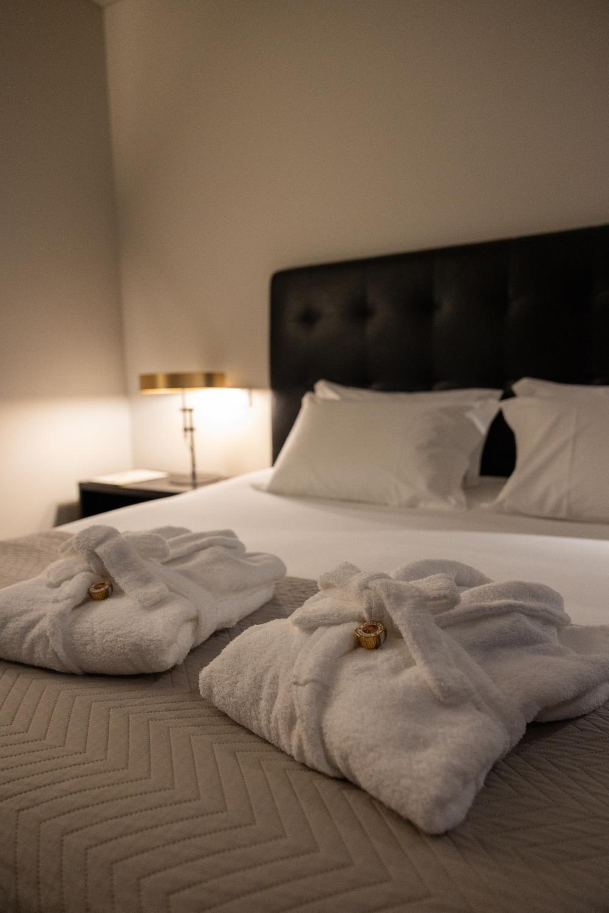 Double Room Romantic Package with Dinner - Photo 2