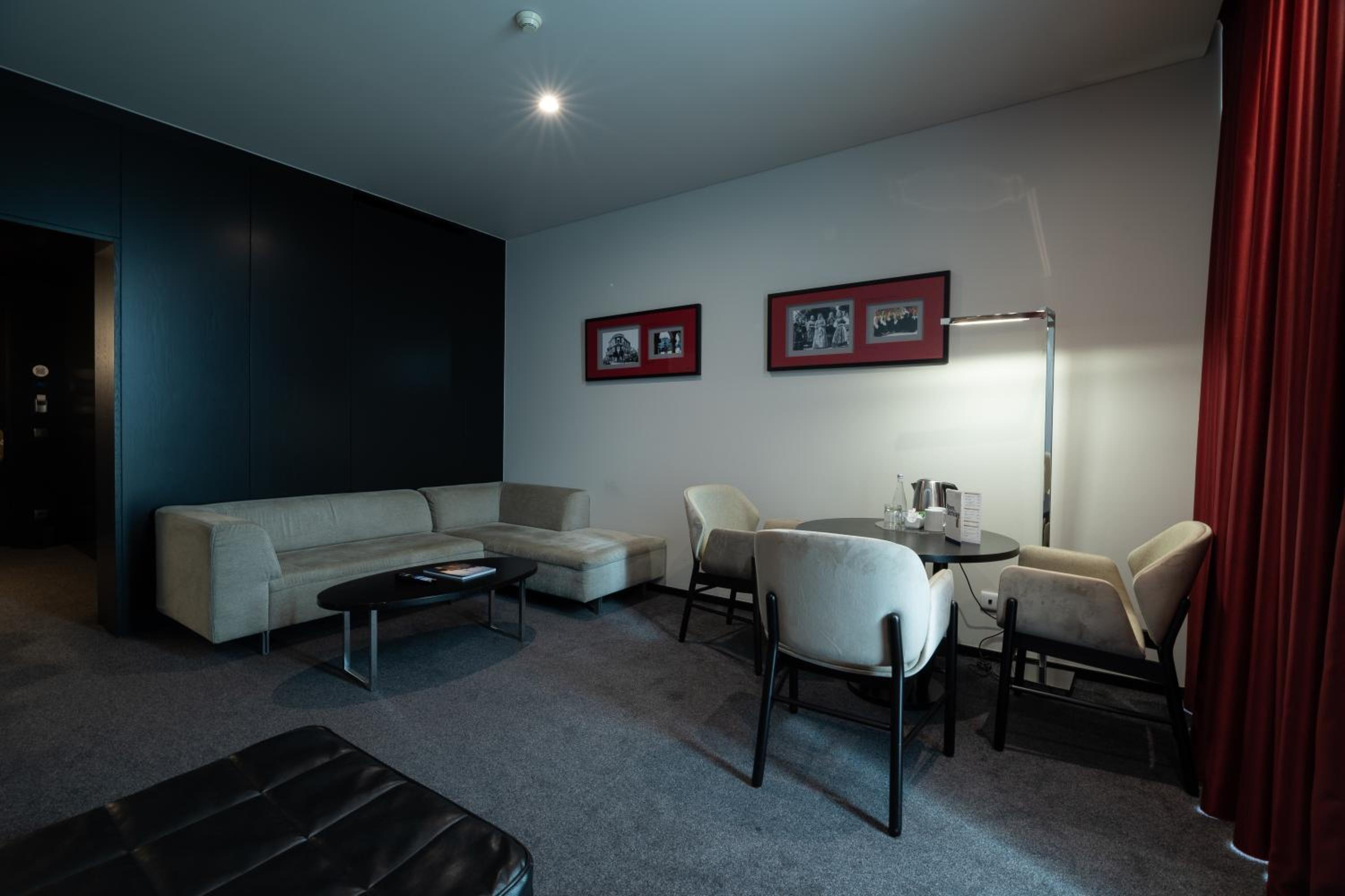 Suite with Mountain View - Photo 3
