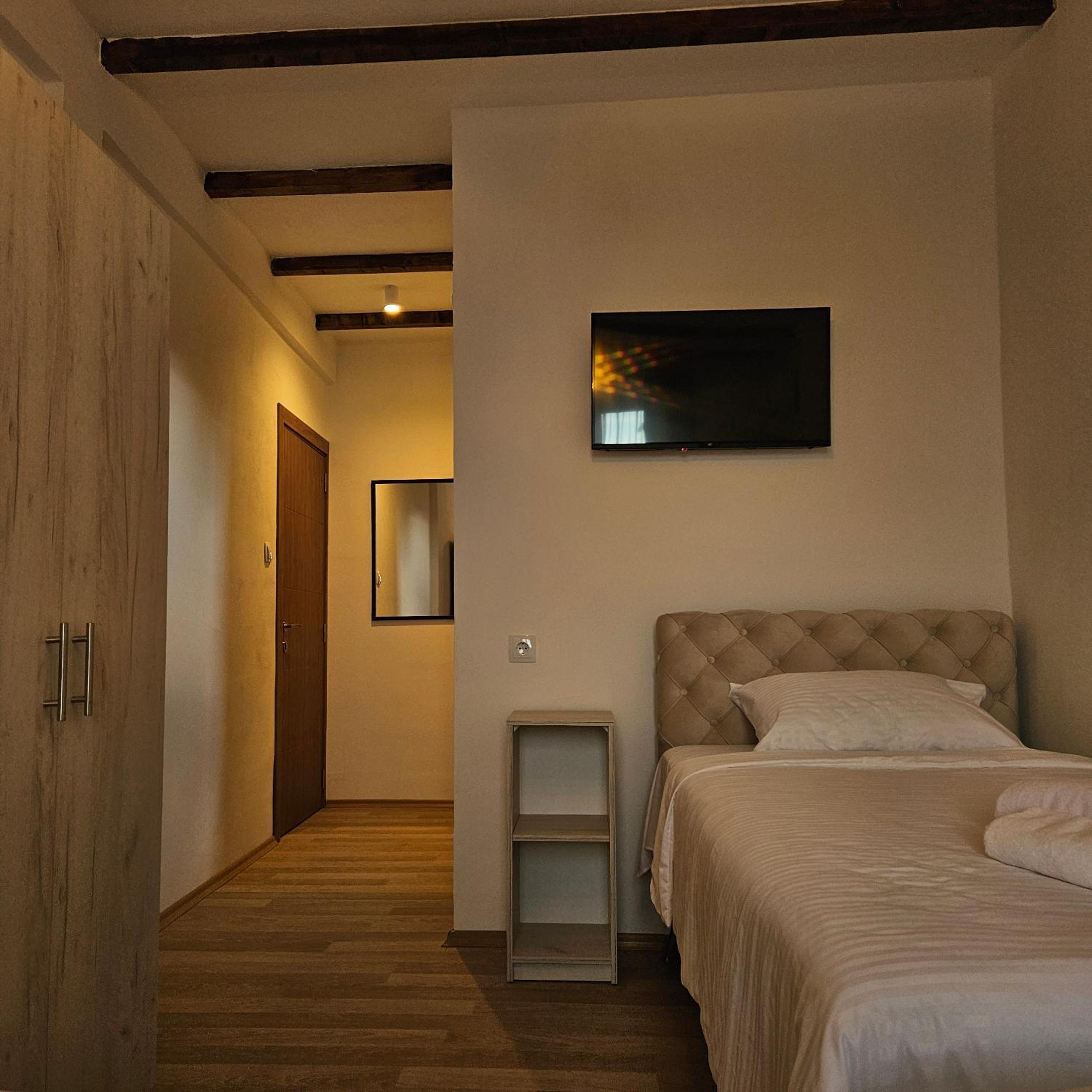 Triple Room with Bathroom photo 2