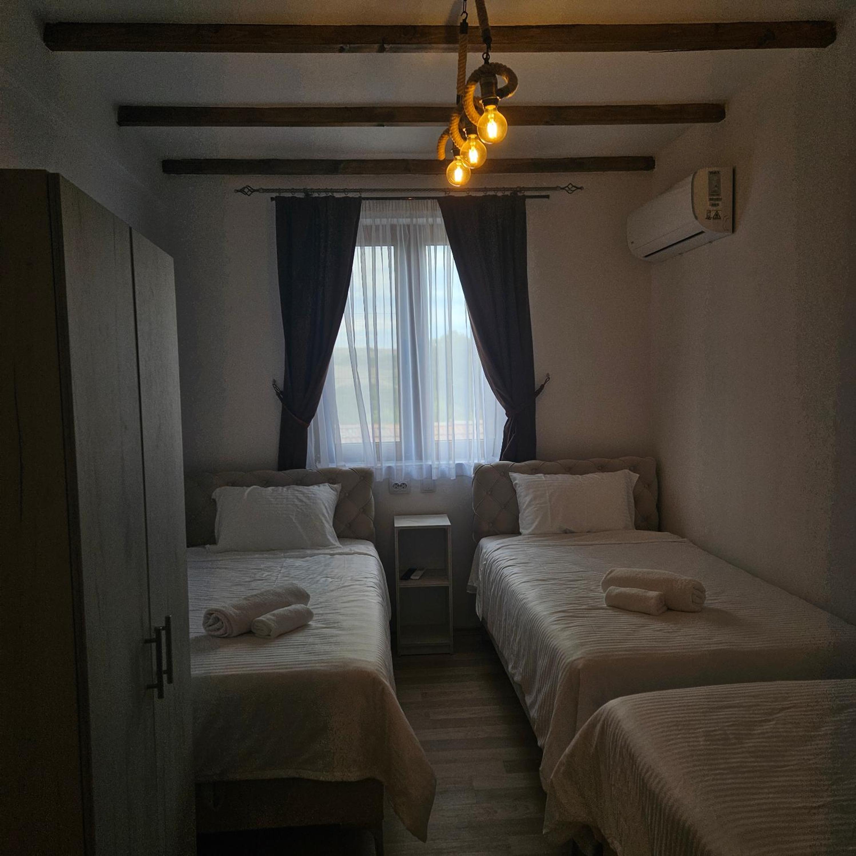 Triple Room with Private Bathroom photo 3