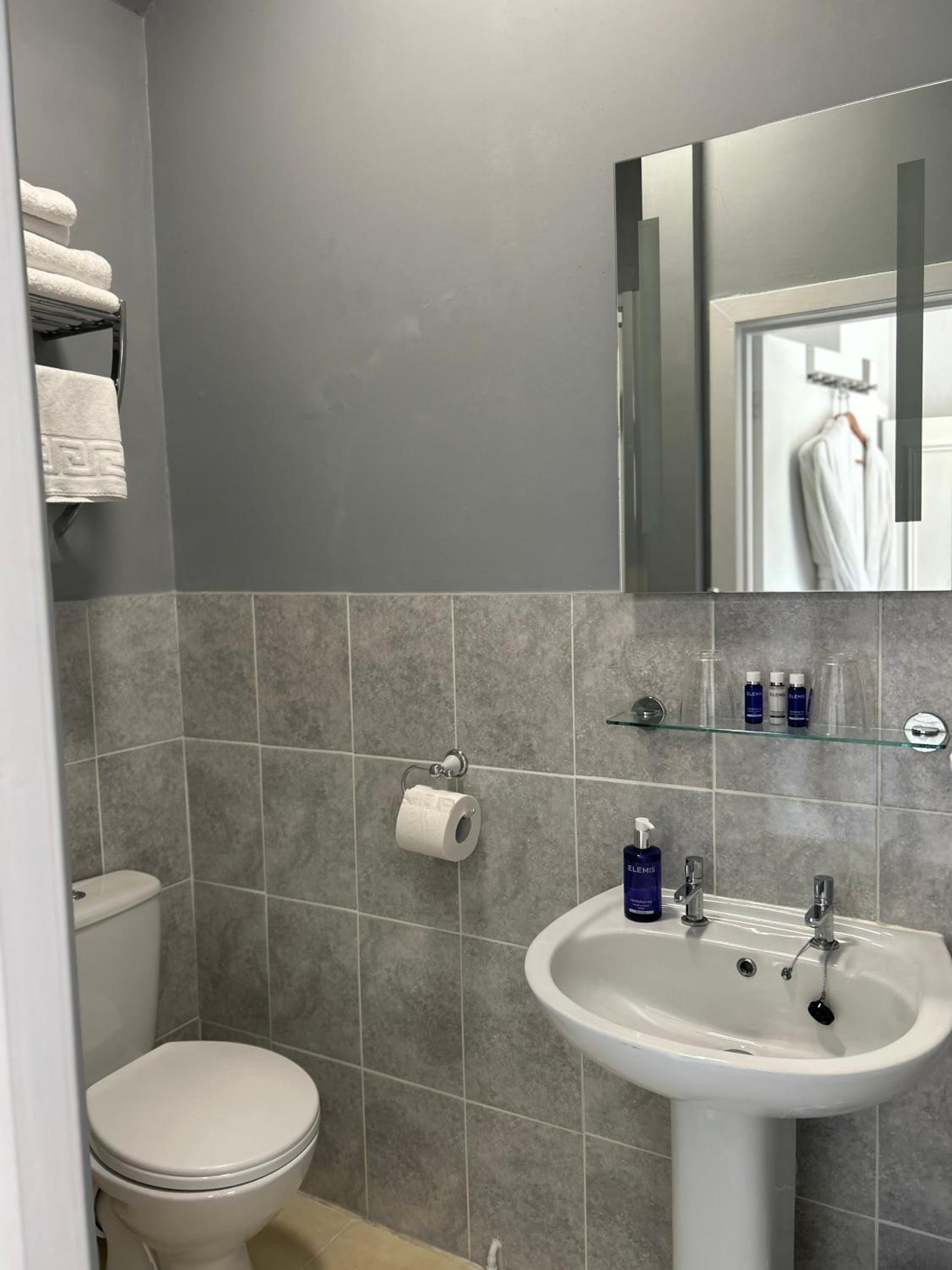 Double or Twin Room photo 3