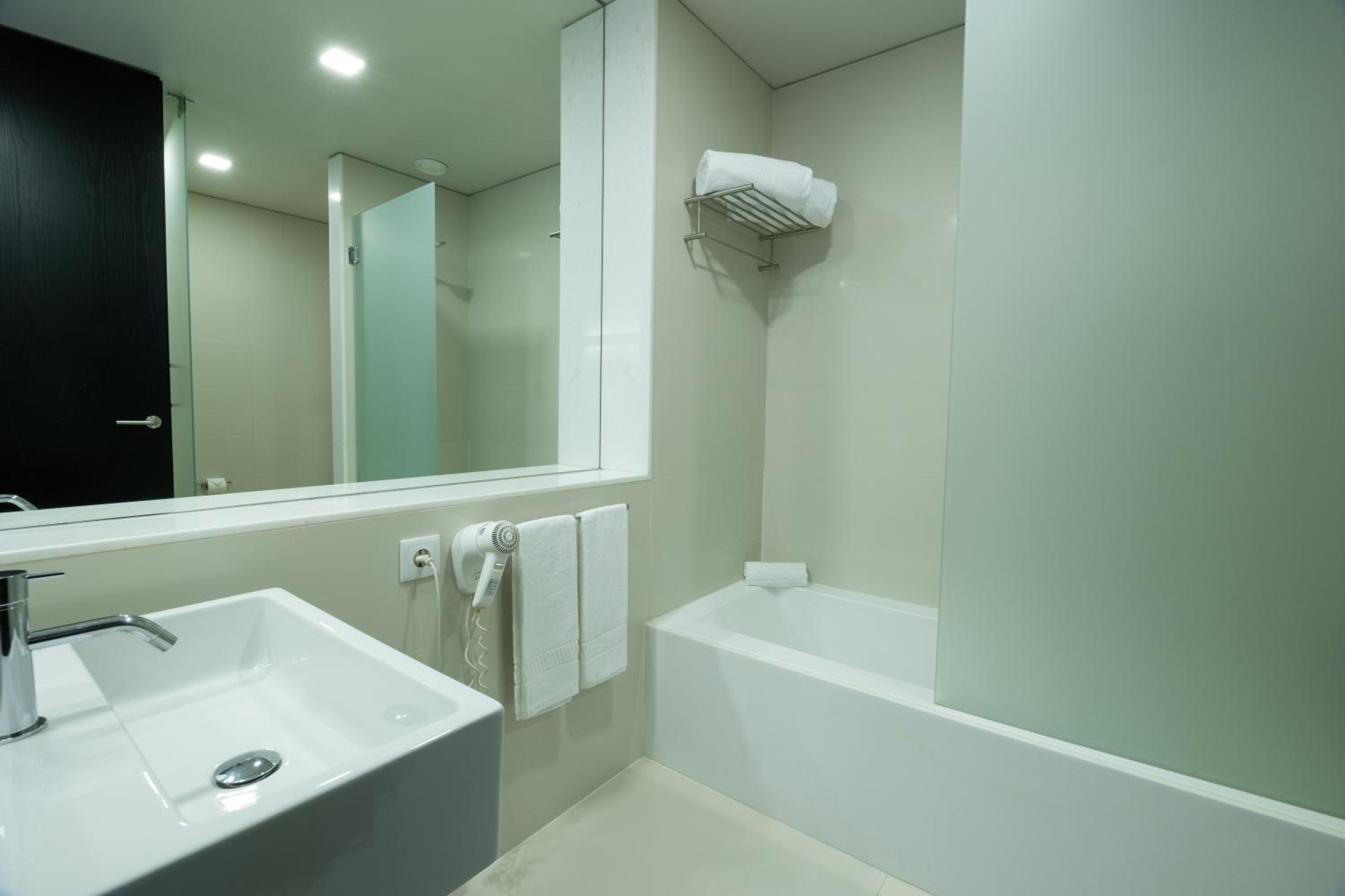 Double Room Romantic Package with Dinner - Photo 4