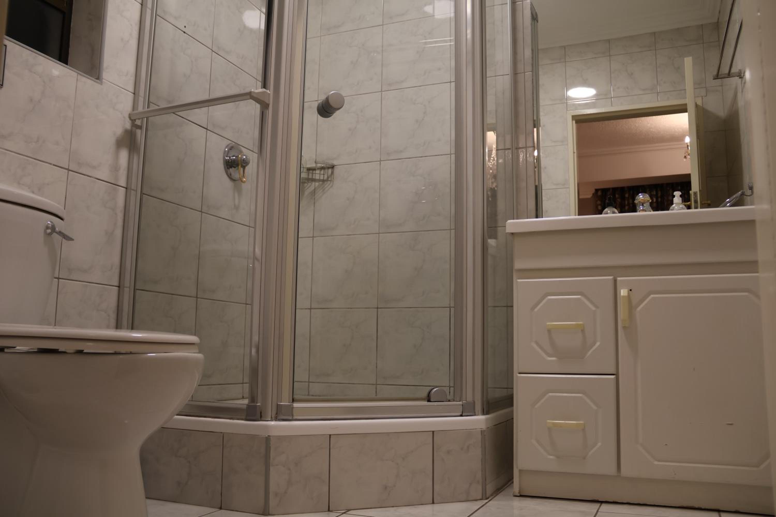 Deluxe Double Room with Shower - Photo 11