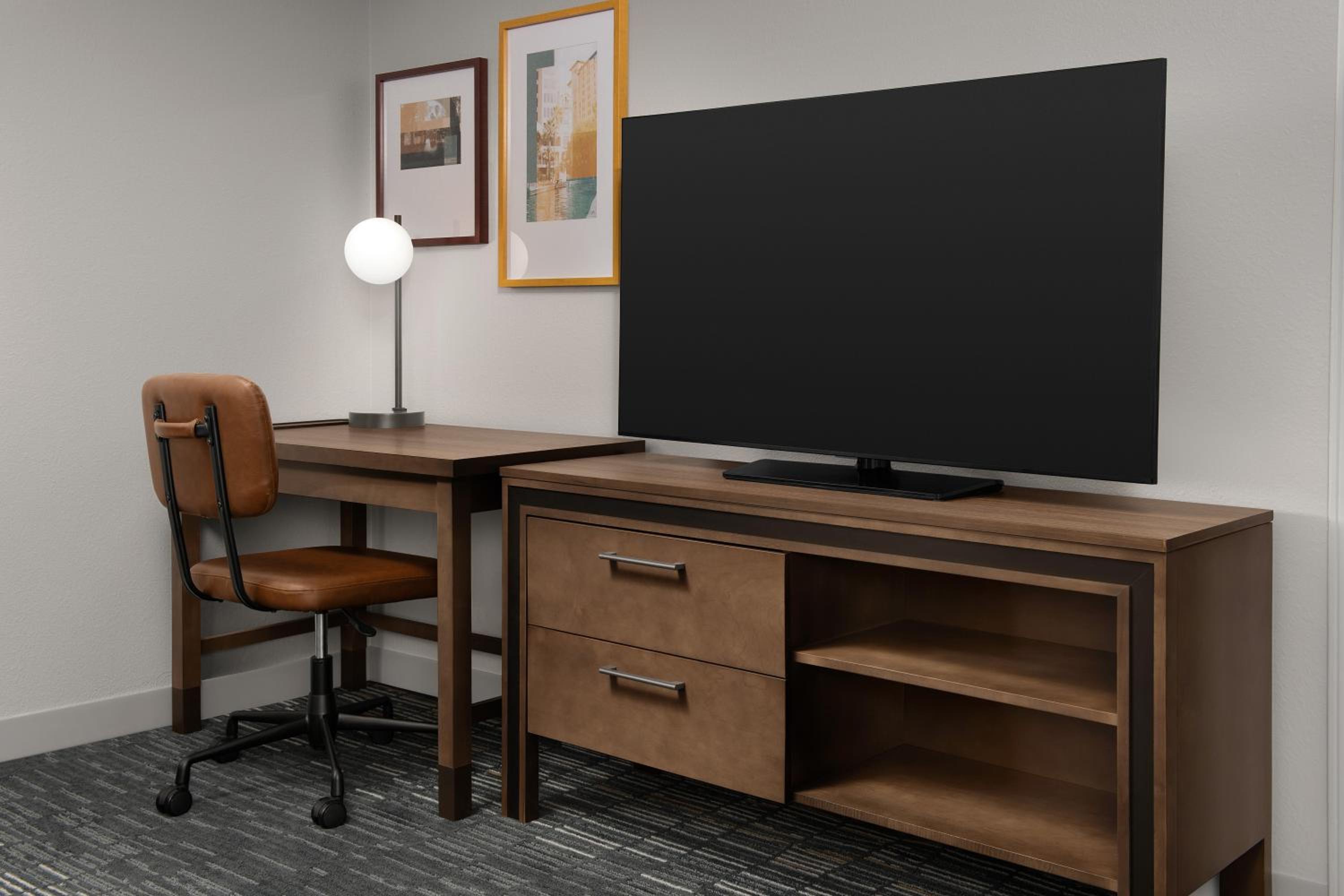 One-Bedroom King Suite - Photo 7