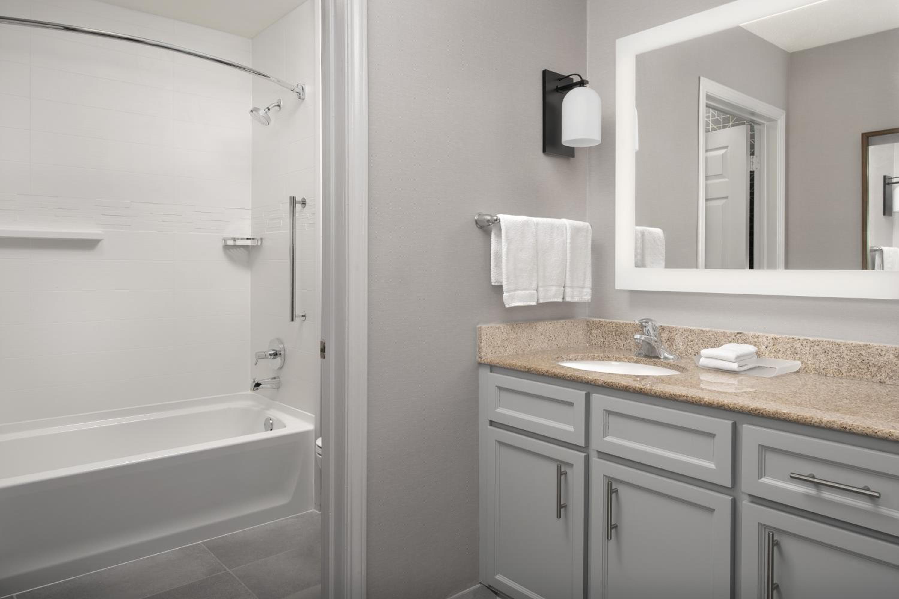 Two-Bedroom Suite - Photo 6