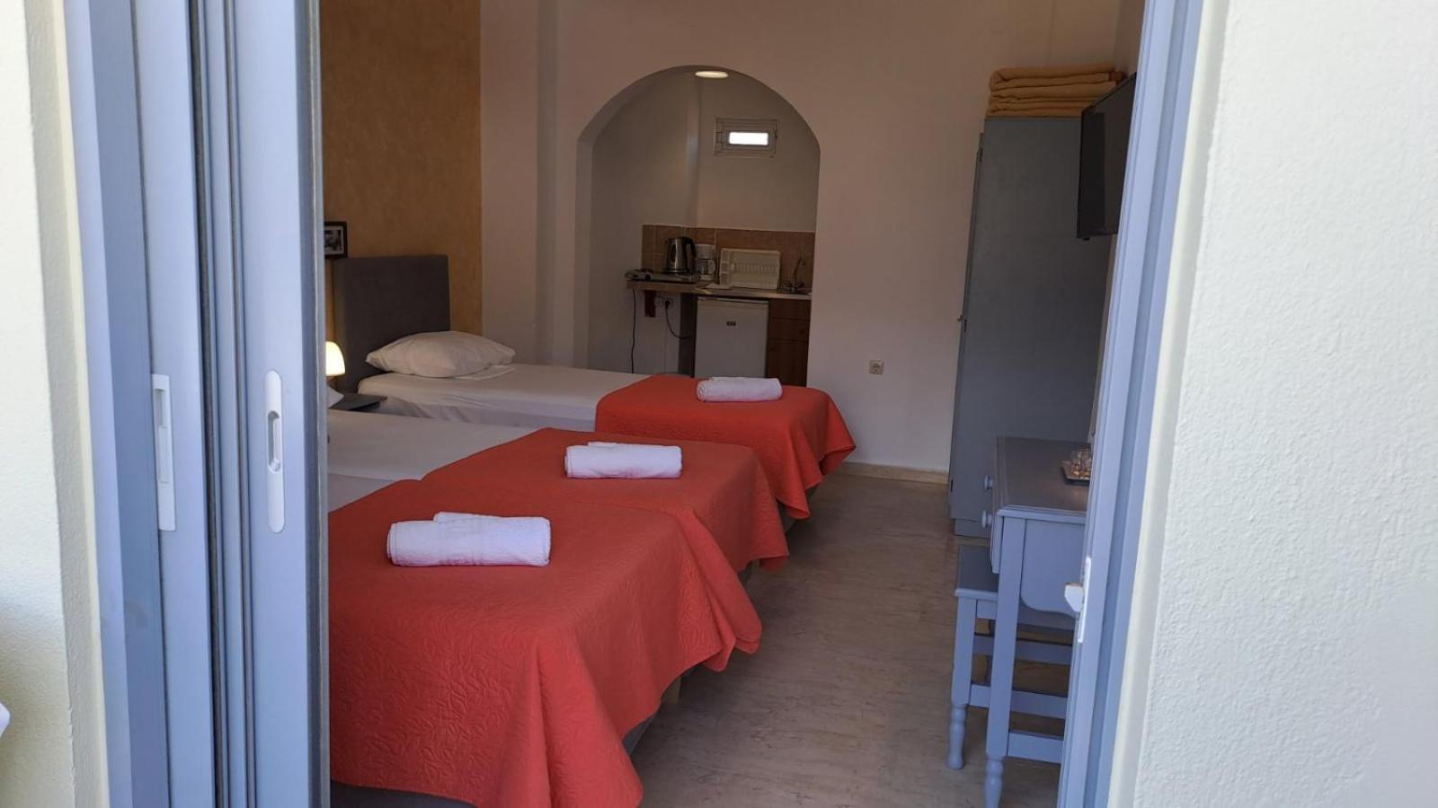 Studio (3 Adults)