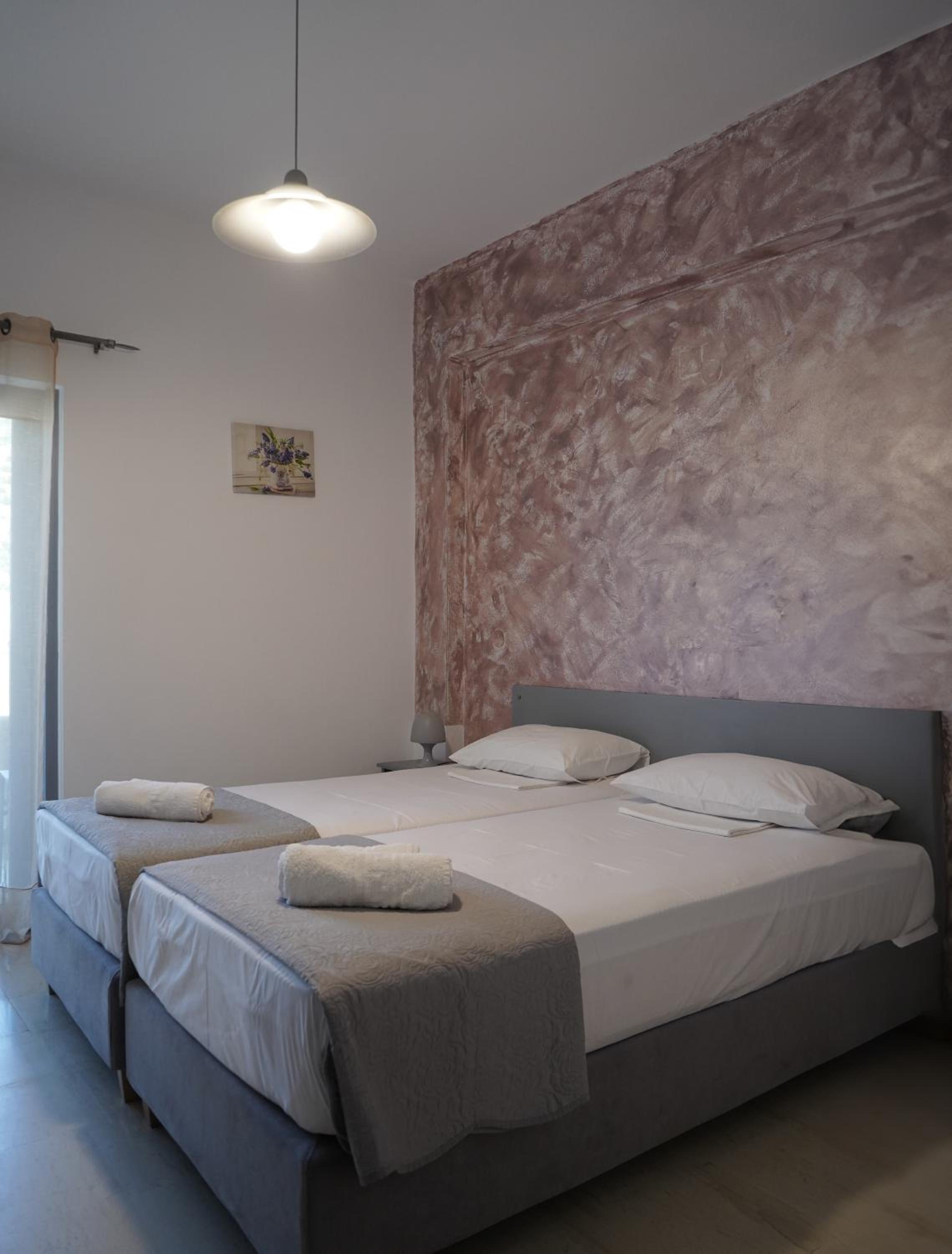 Studio (2 Adults) - Photo 2