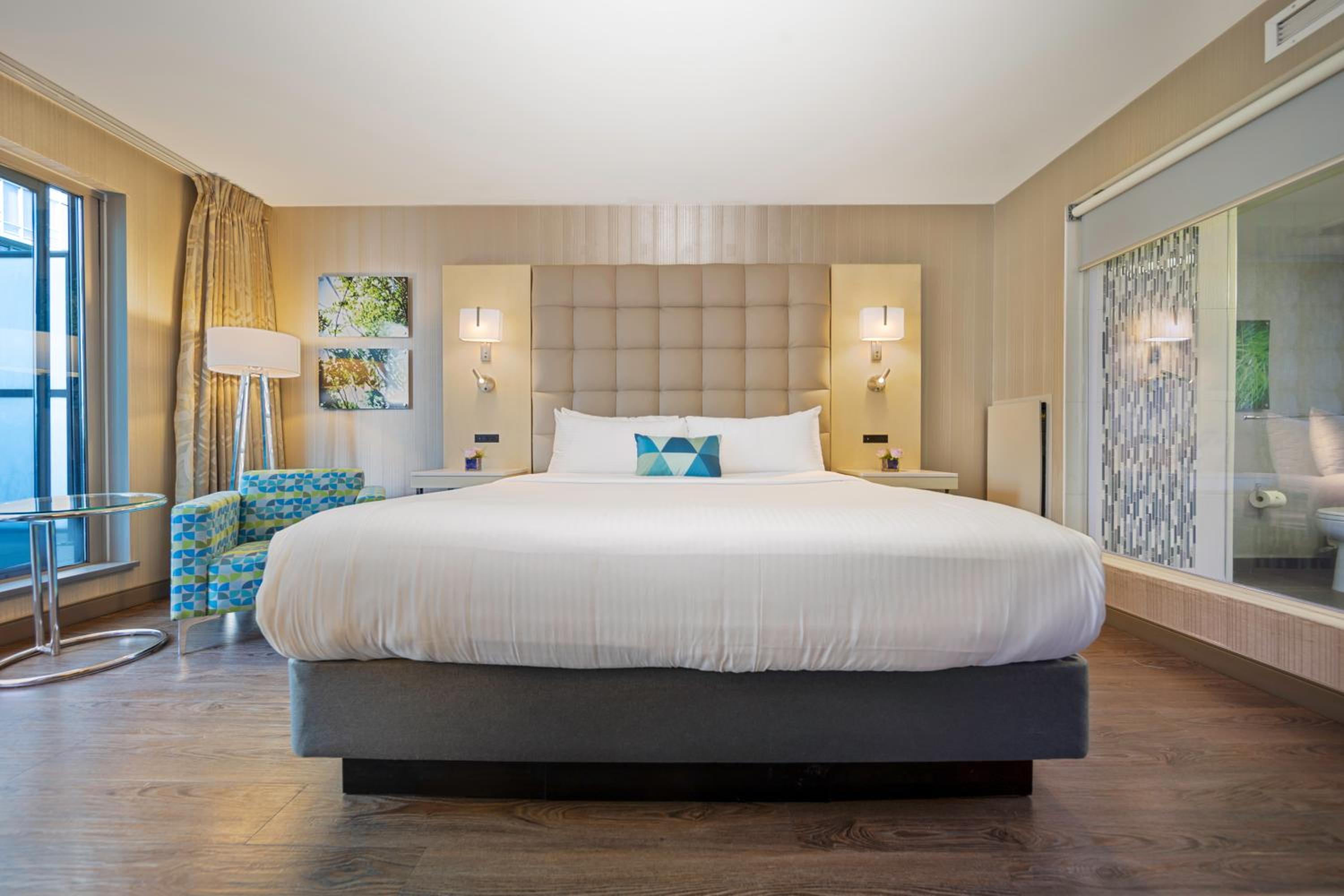 Deluxe King Room with Balcony