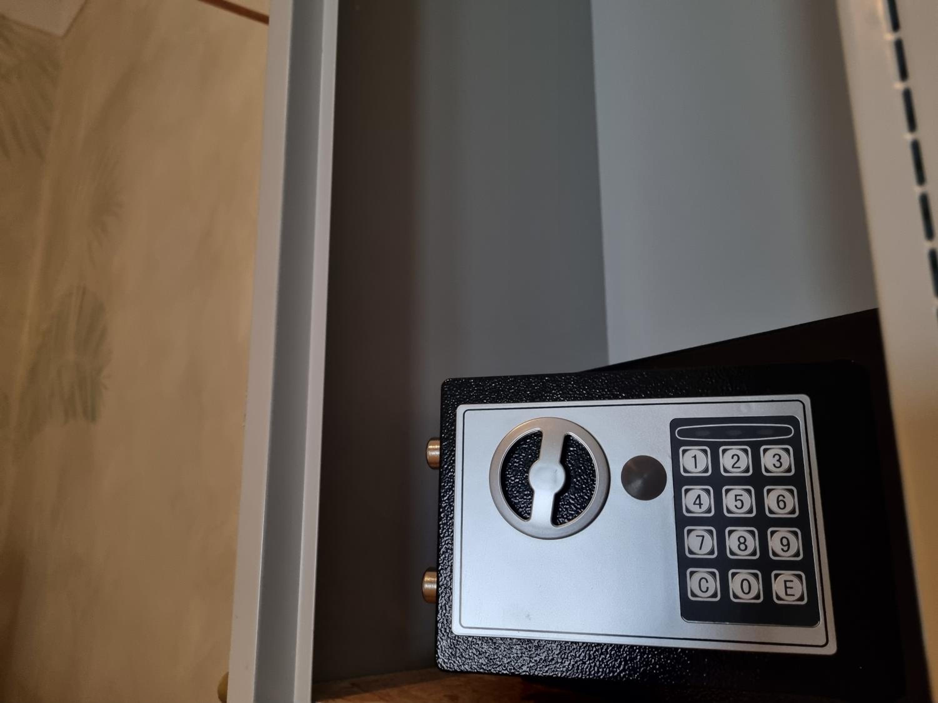 Standard Twin Room - Photo 2