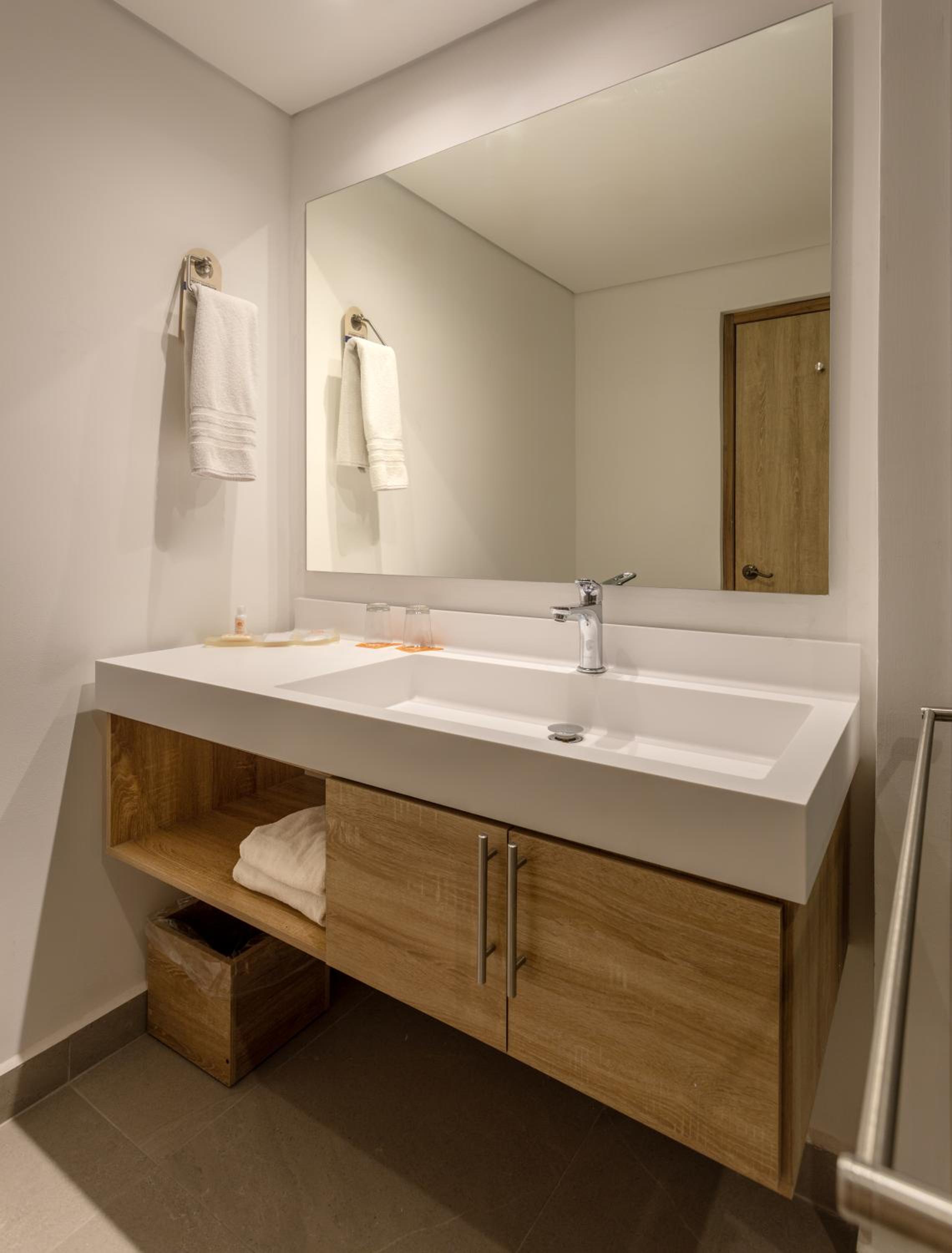 Standard Twin Room - Photo 2