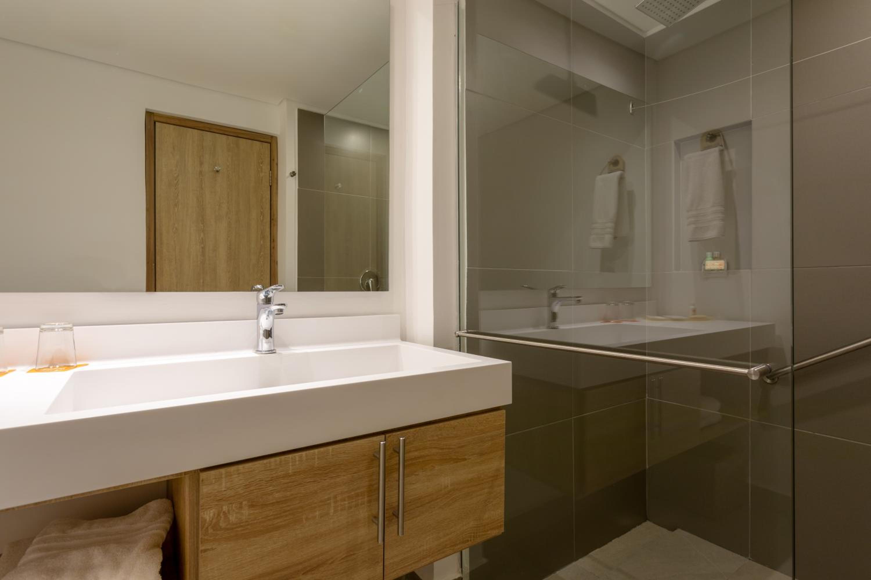 Standard Twin Room - Photo 3