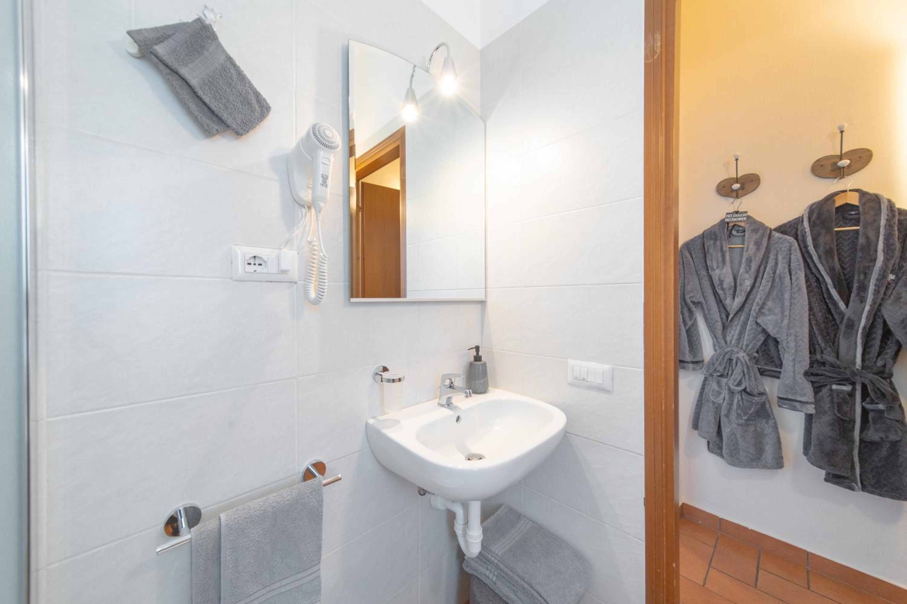 Superior Double or Twin Room - Photo 2