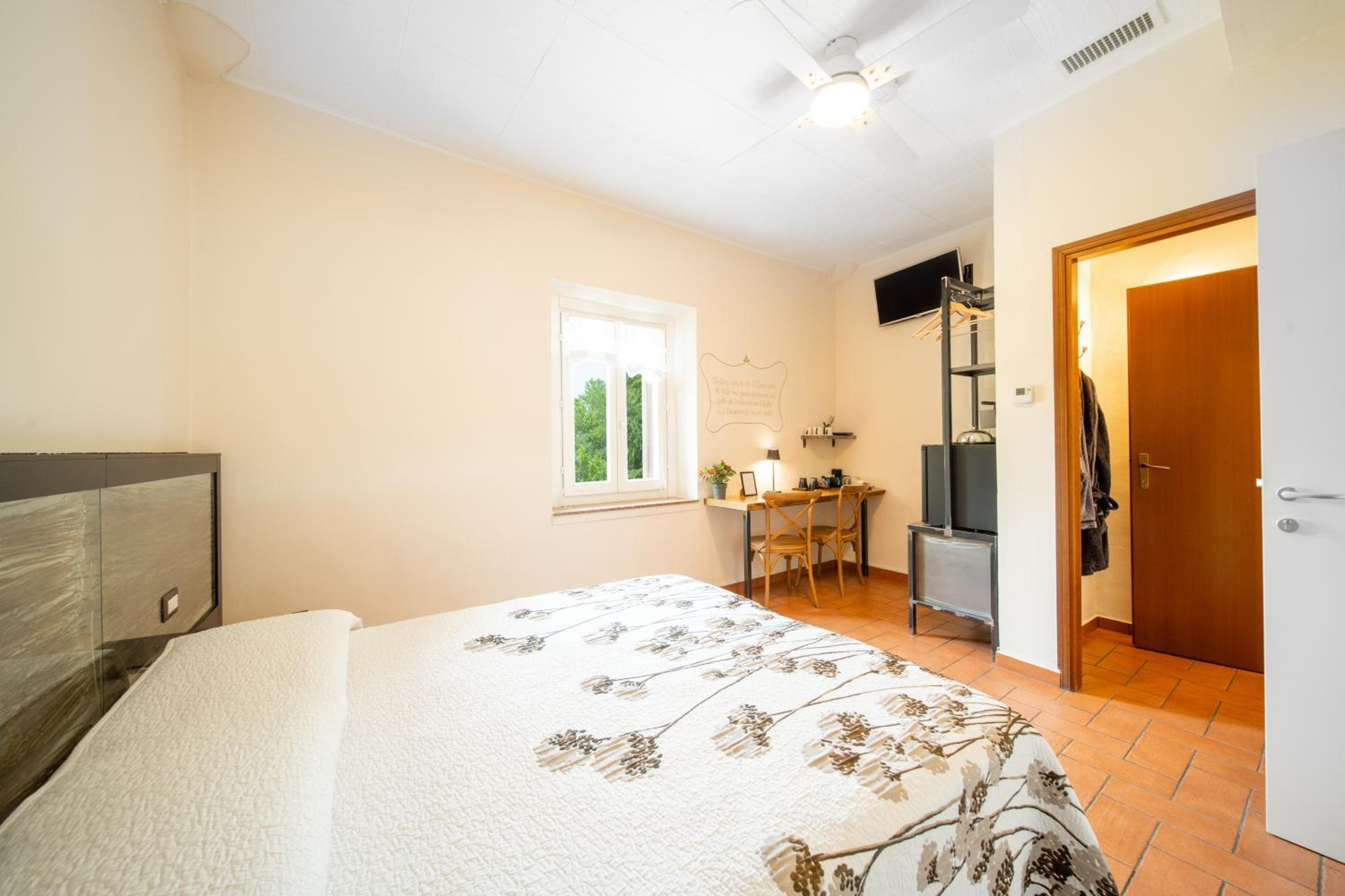 Superior Double or Twin Room - Photo 7