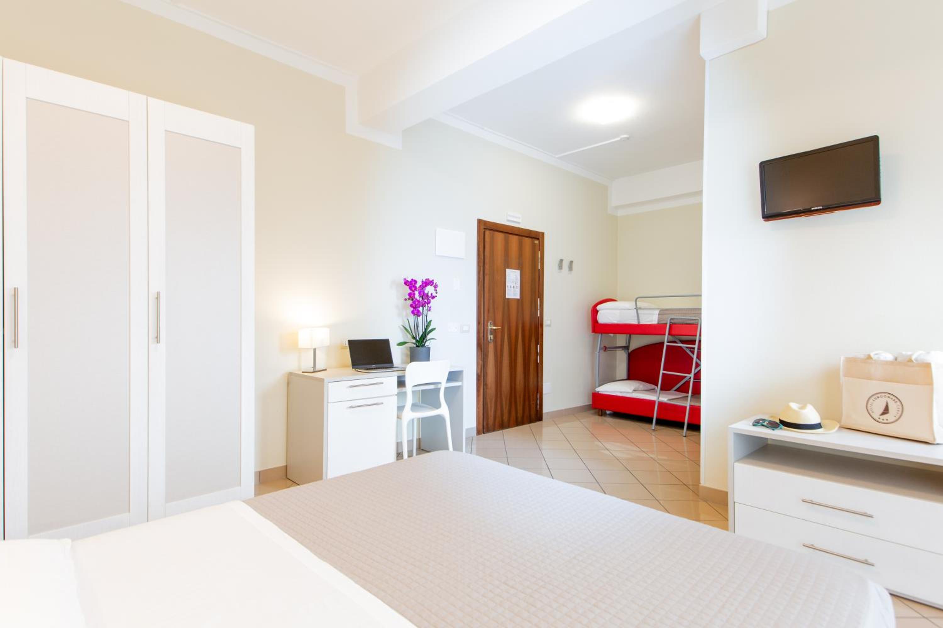 Premium Quadruple Room - Photo 5
