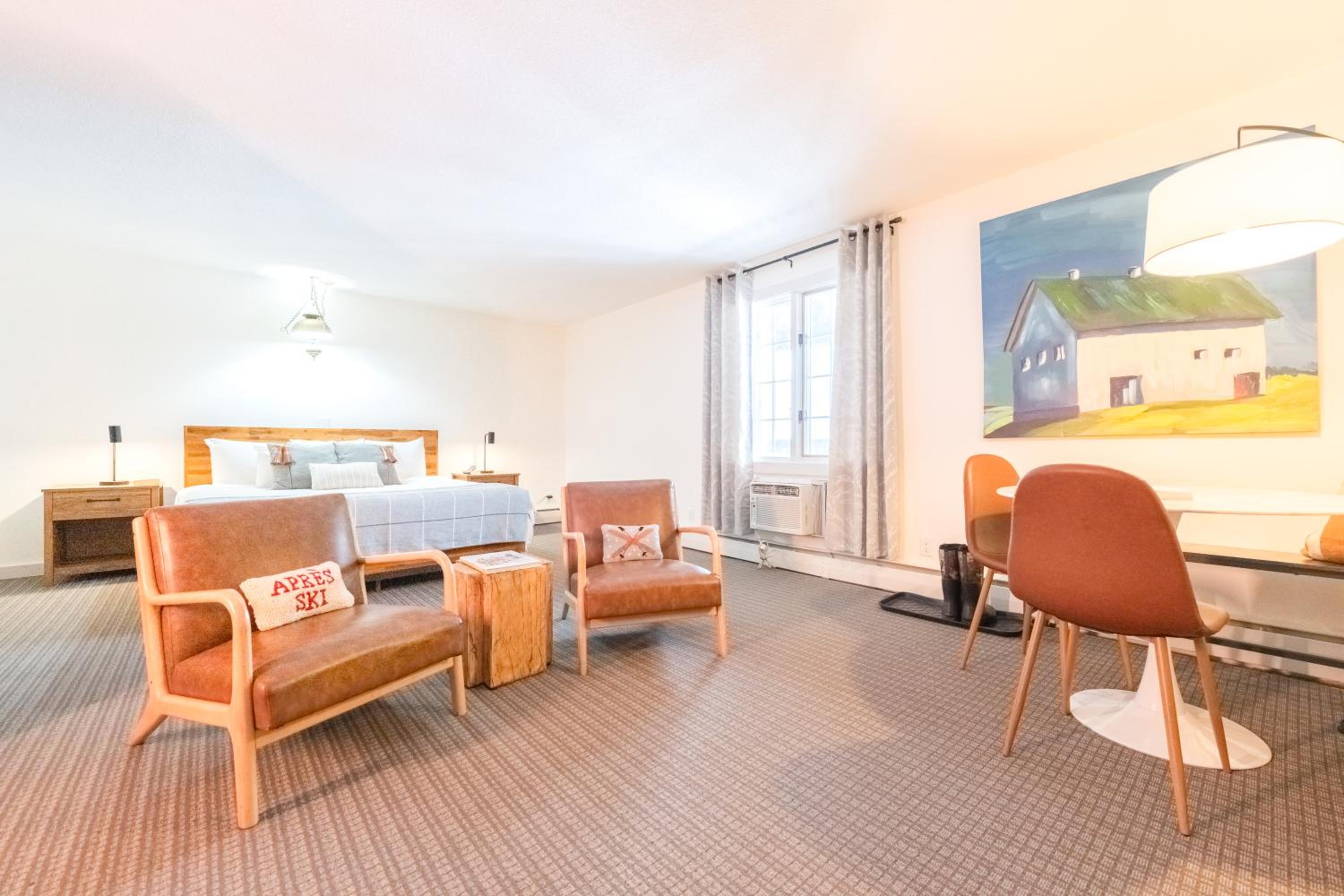 Two-Bedroom Suite - Photo 12