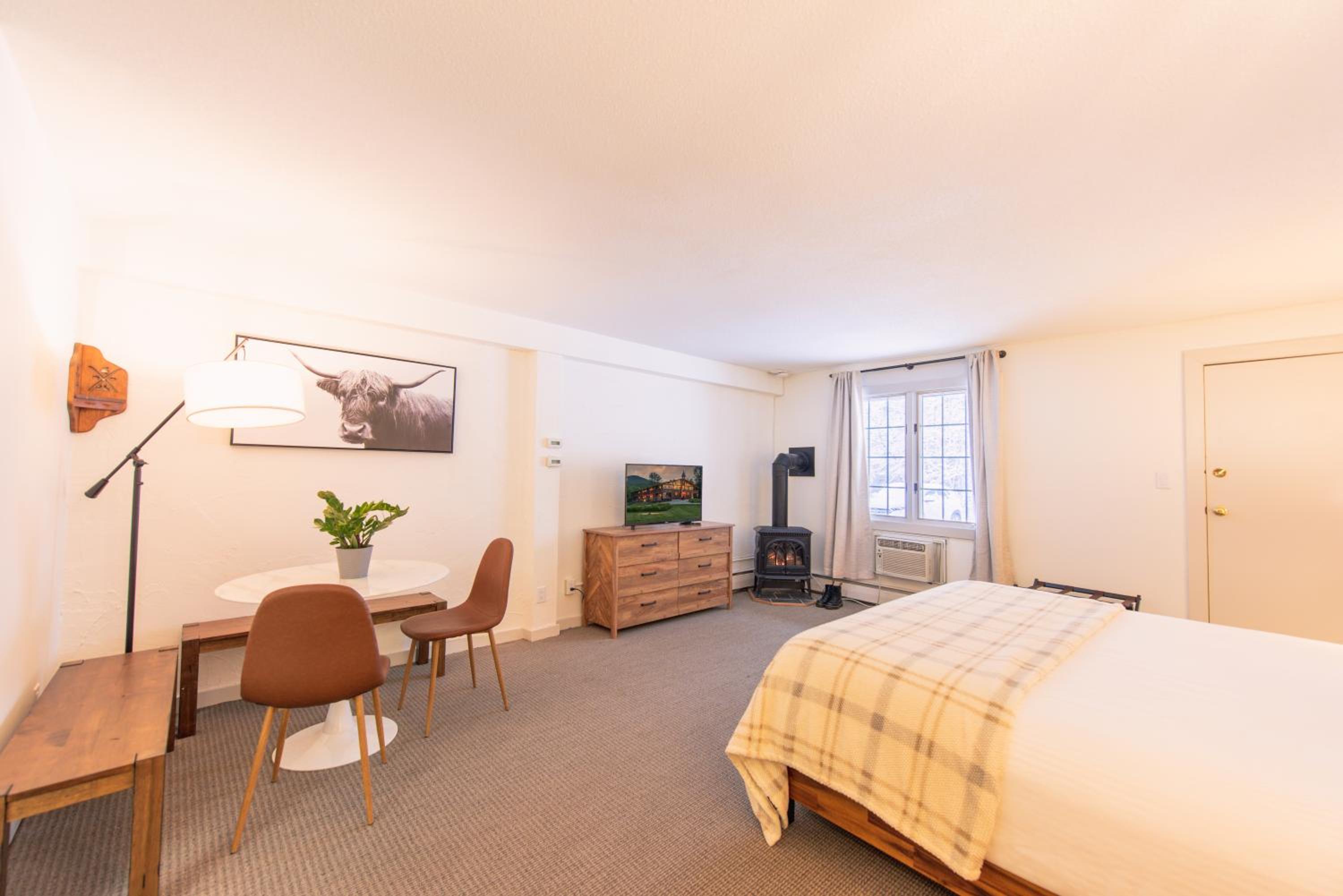Superior King Room with Fireplace - Photo 1