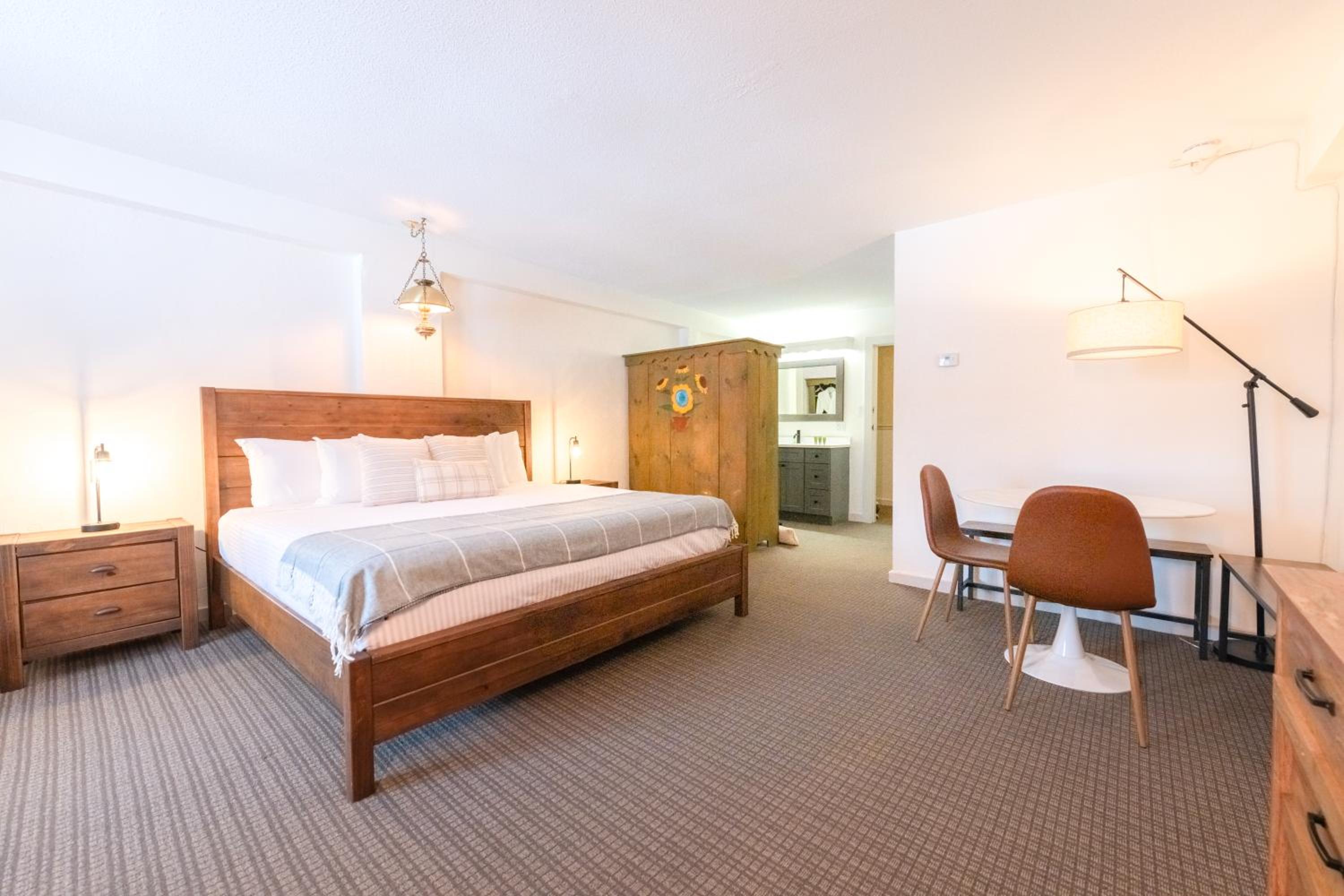 Superior King Suite - Photo 6