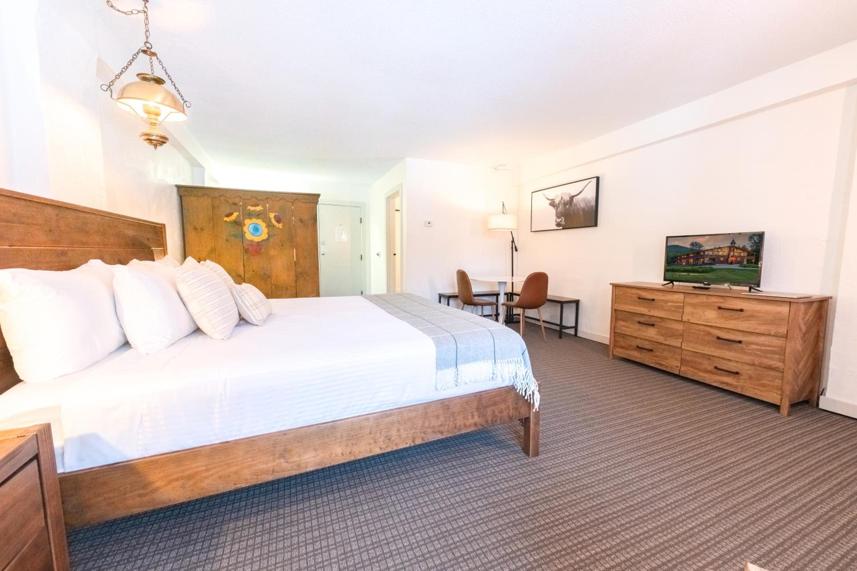 Superior King Suite - Photo 7