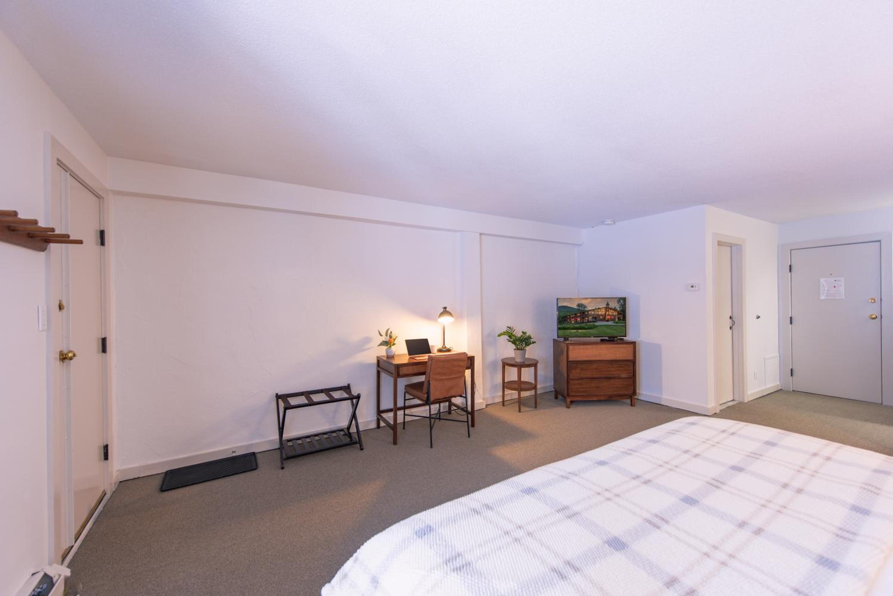 Superior King Suite - Photo 3