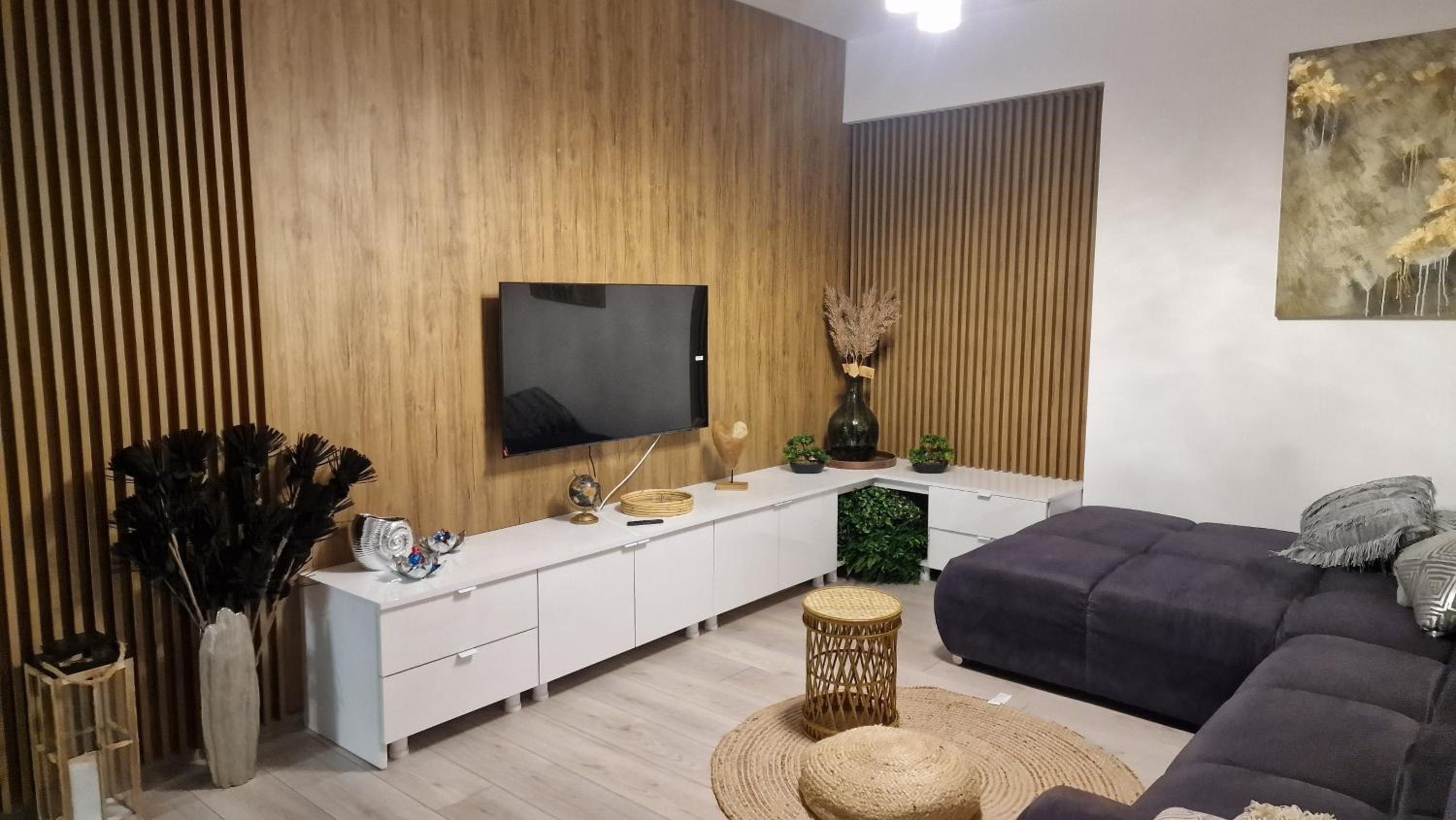 One-Bedroom Apartment photo 1