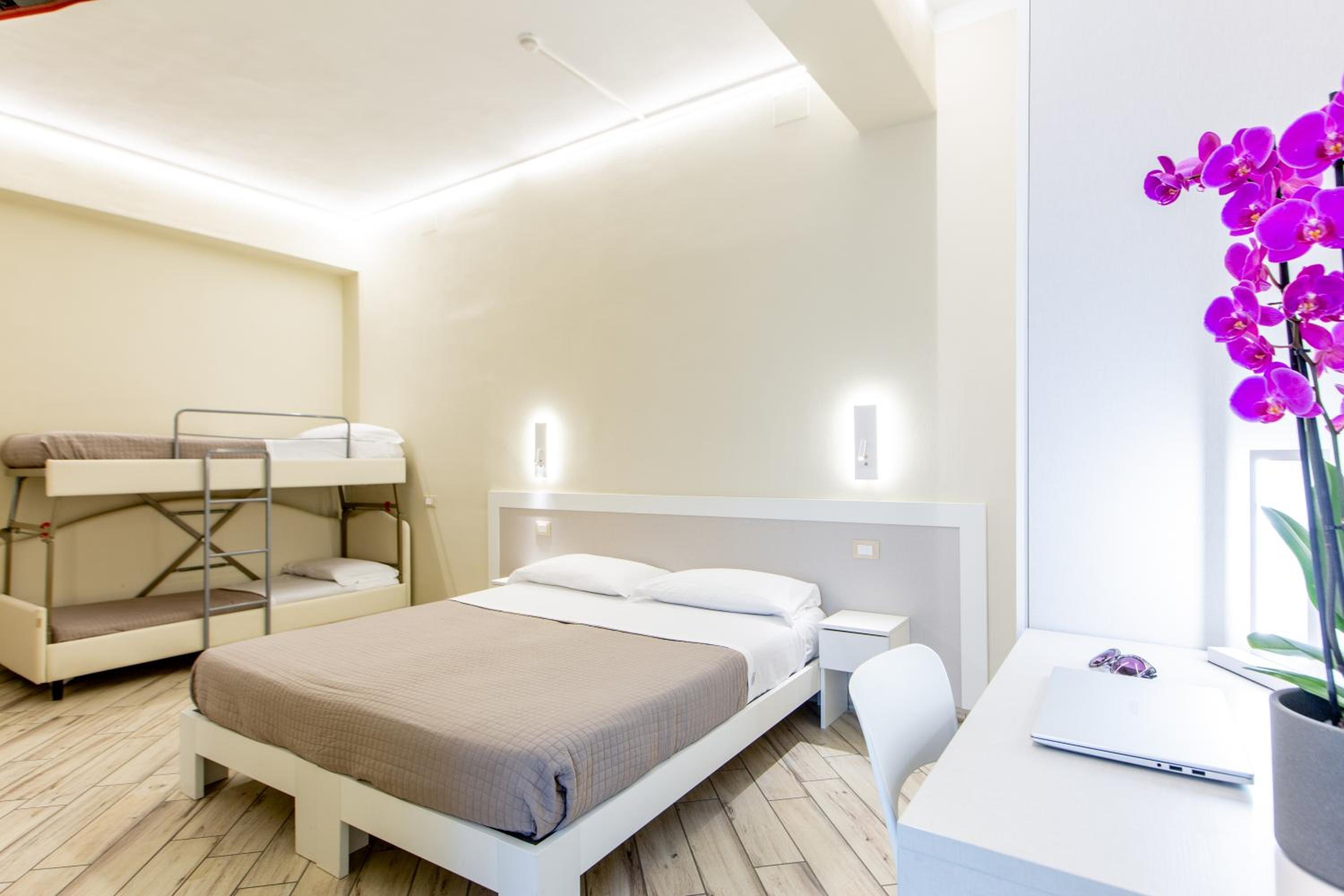 Premium Quadruple Room - Photo 10