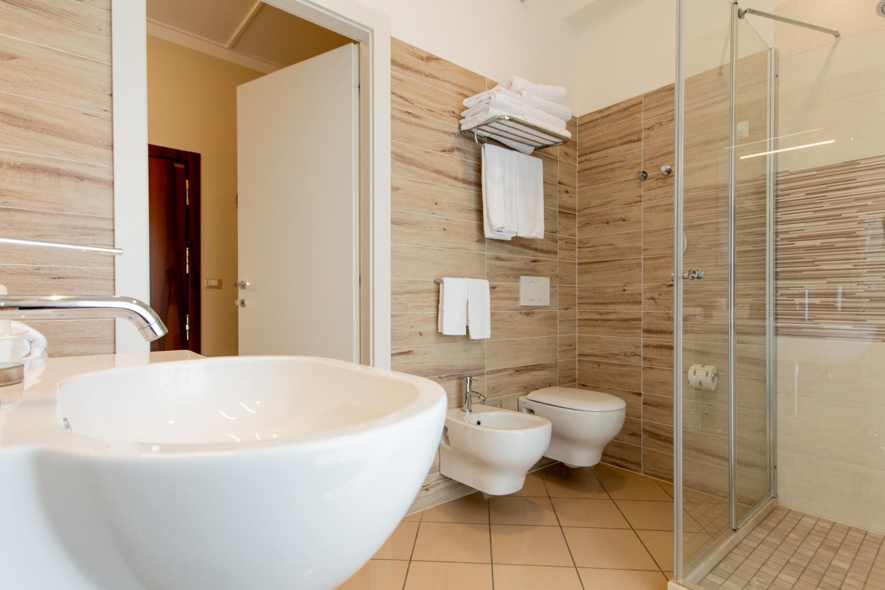 Premium Quadruple Room - Photo 6