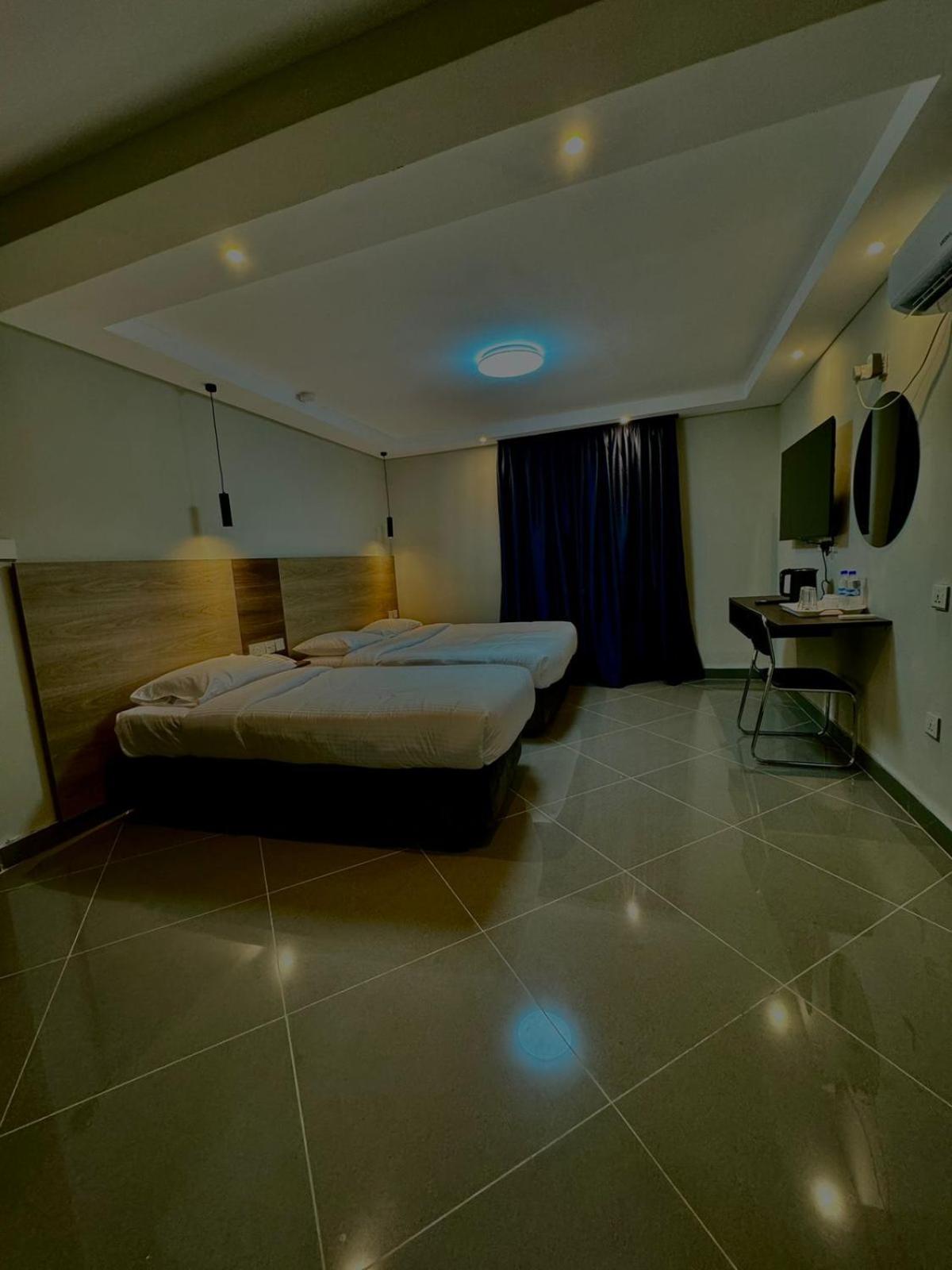 Triple Room with Pool View - Photo 14