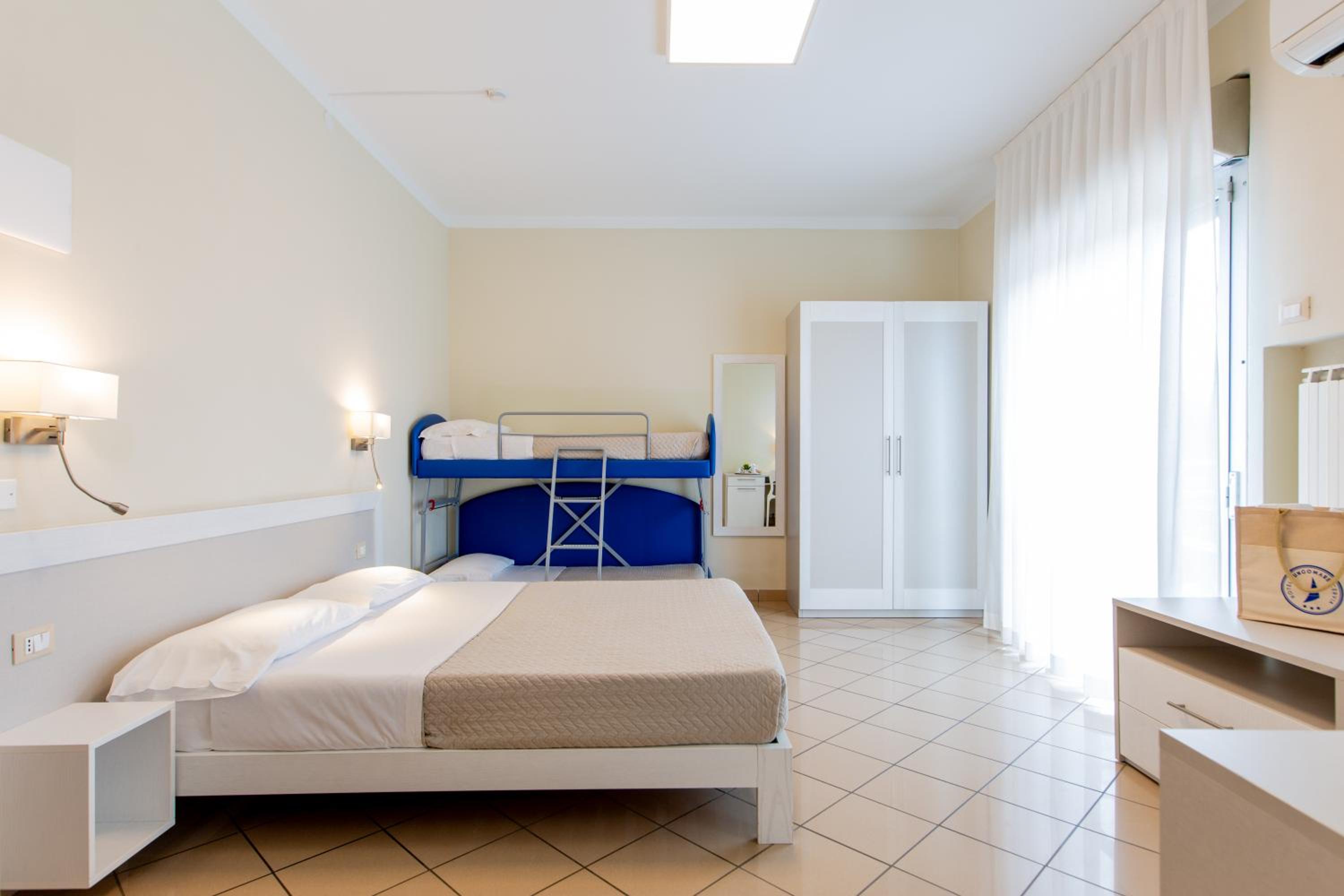 Premium Room with Lateral Sea View - Photo 14