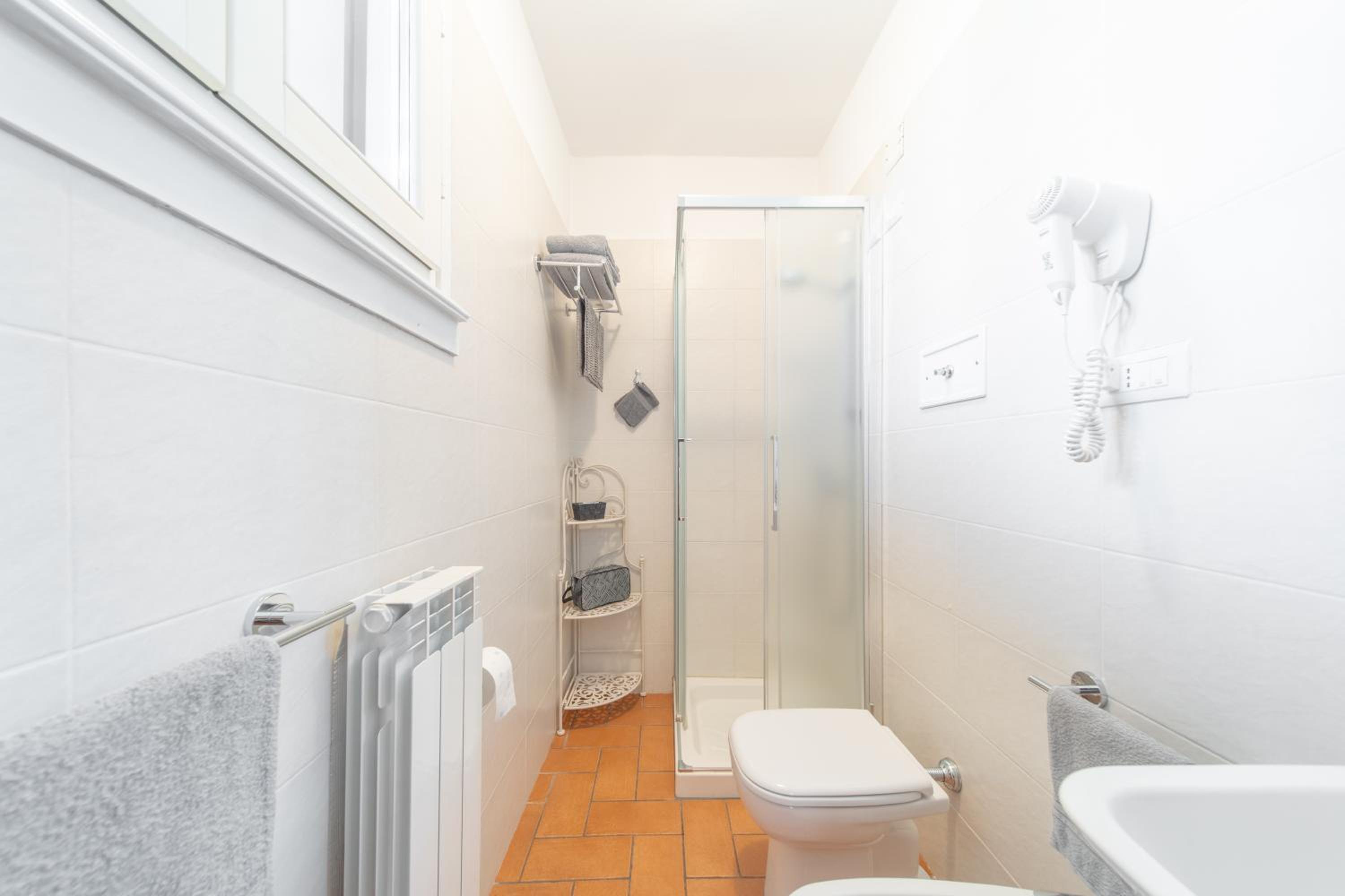 Standard Double or Twin Room - Photo 11