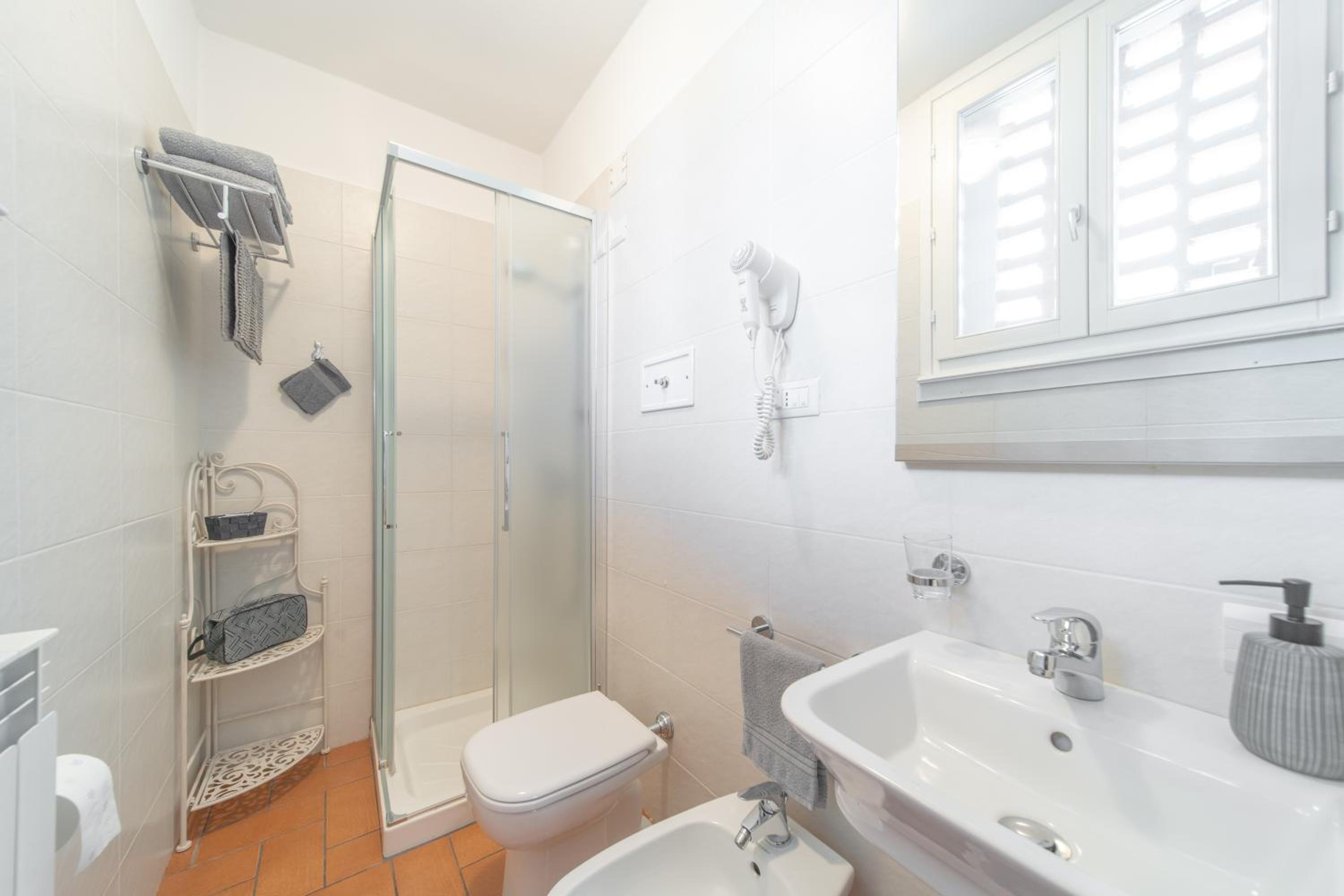 Standard Double or Twin Room - Photo 14