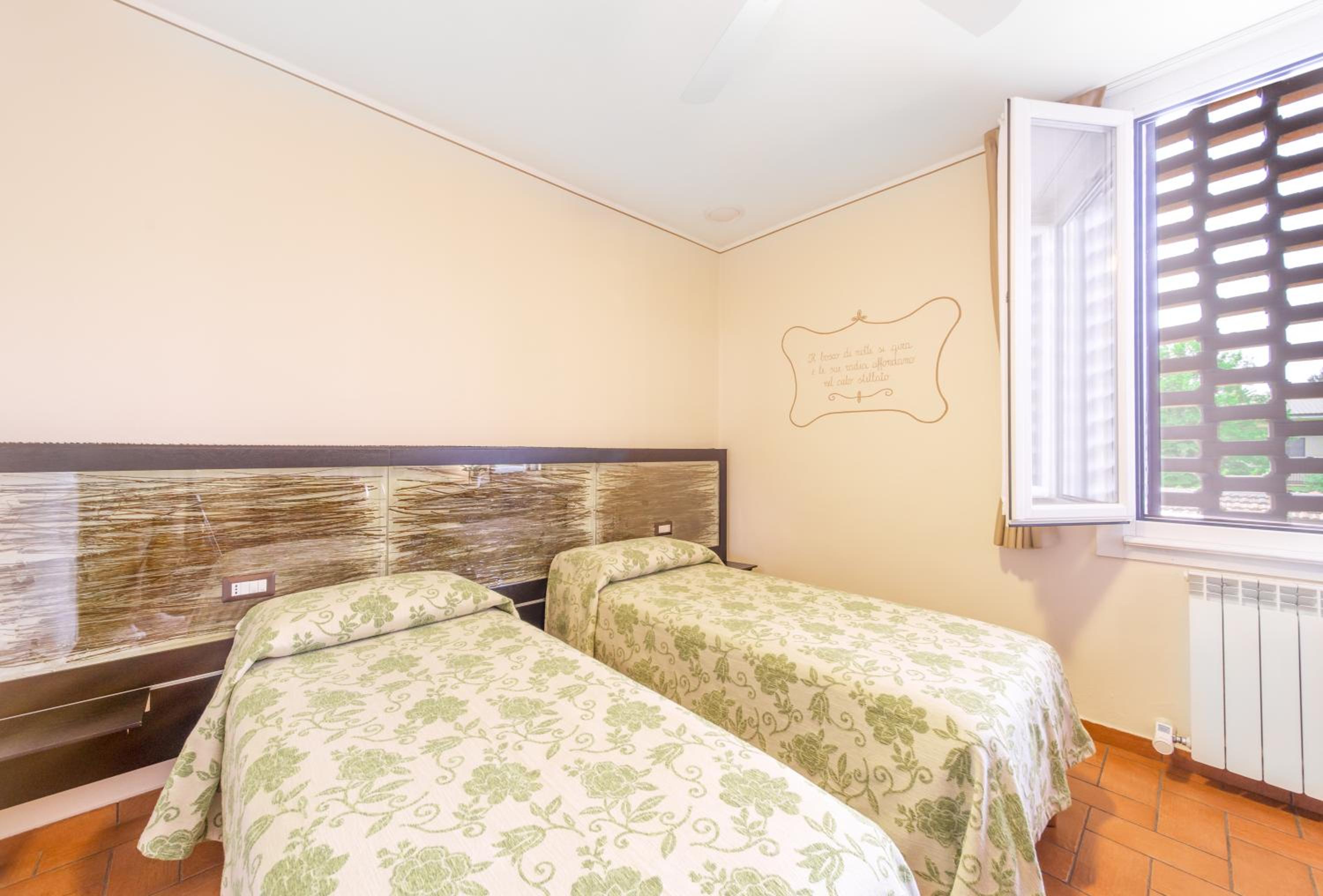 Standard Double or Twin Room - Photo 13