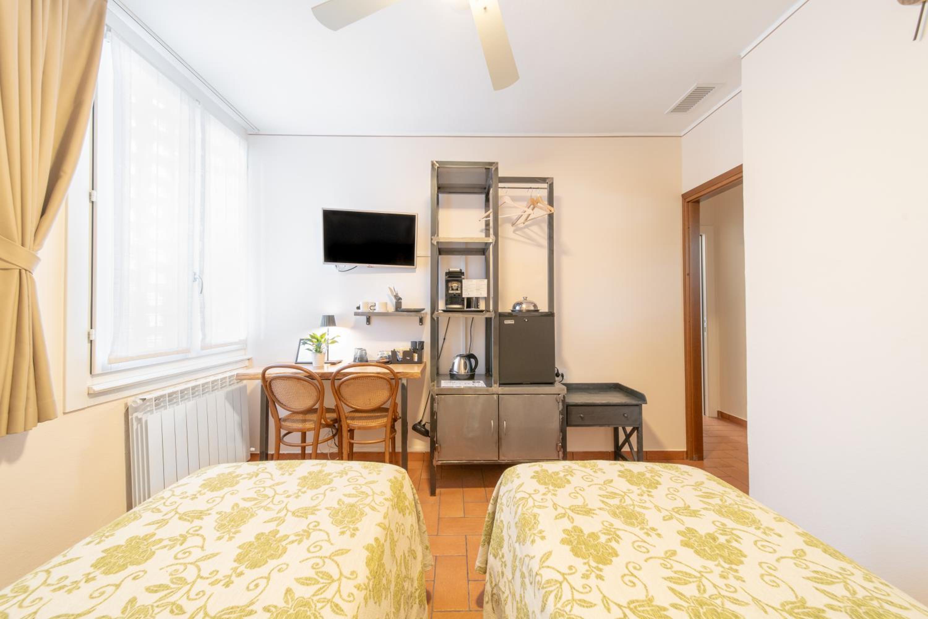 Standard Double or Twin Room - Photo 2