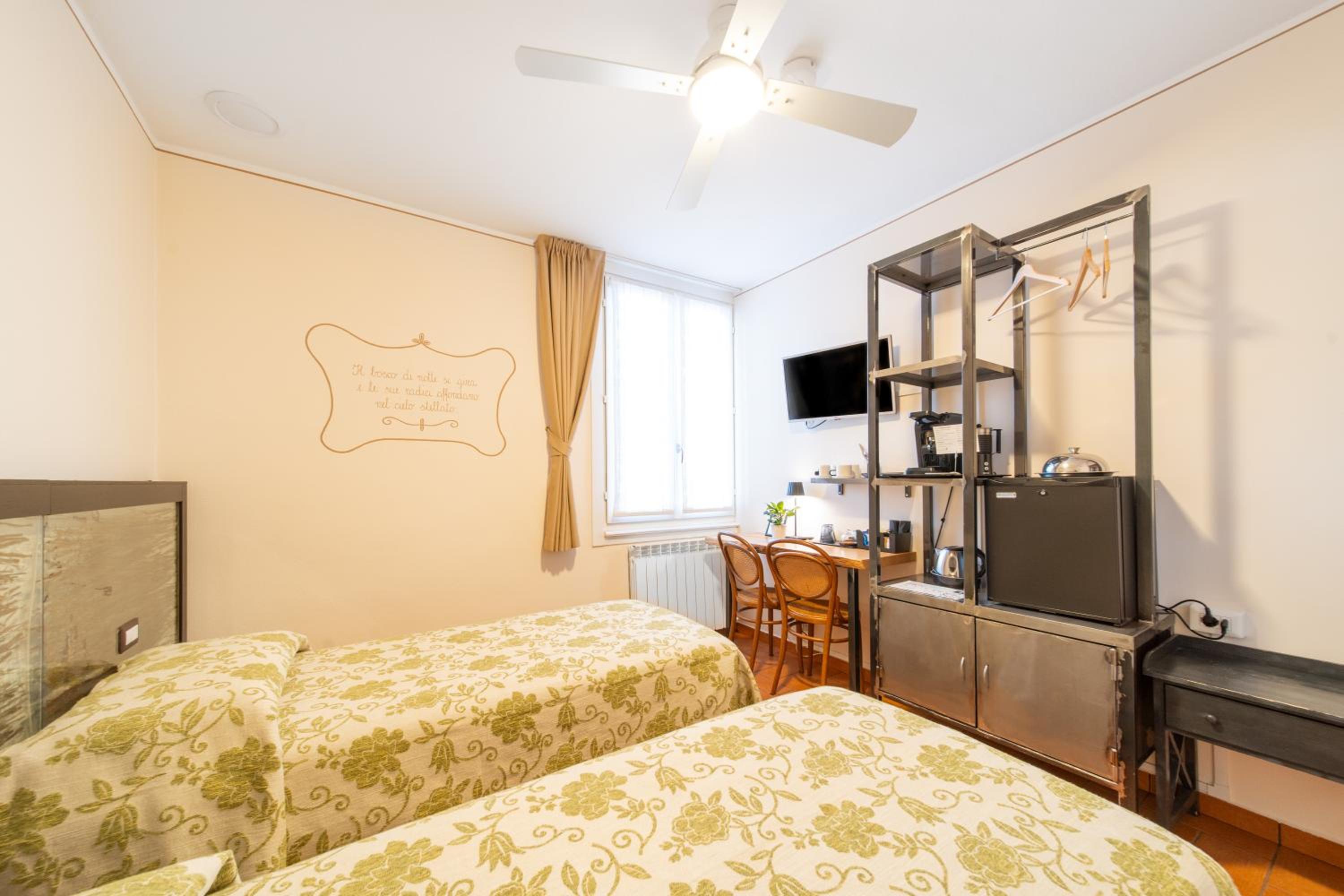 Standard Double or Twin Room - Photo 6