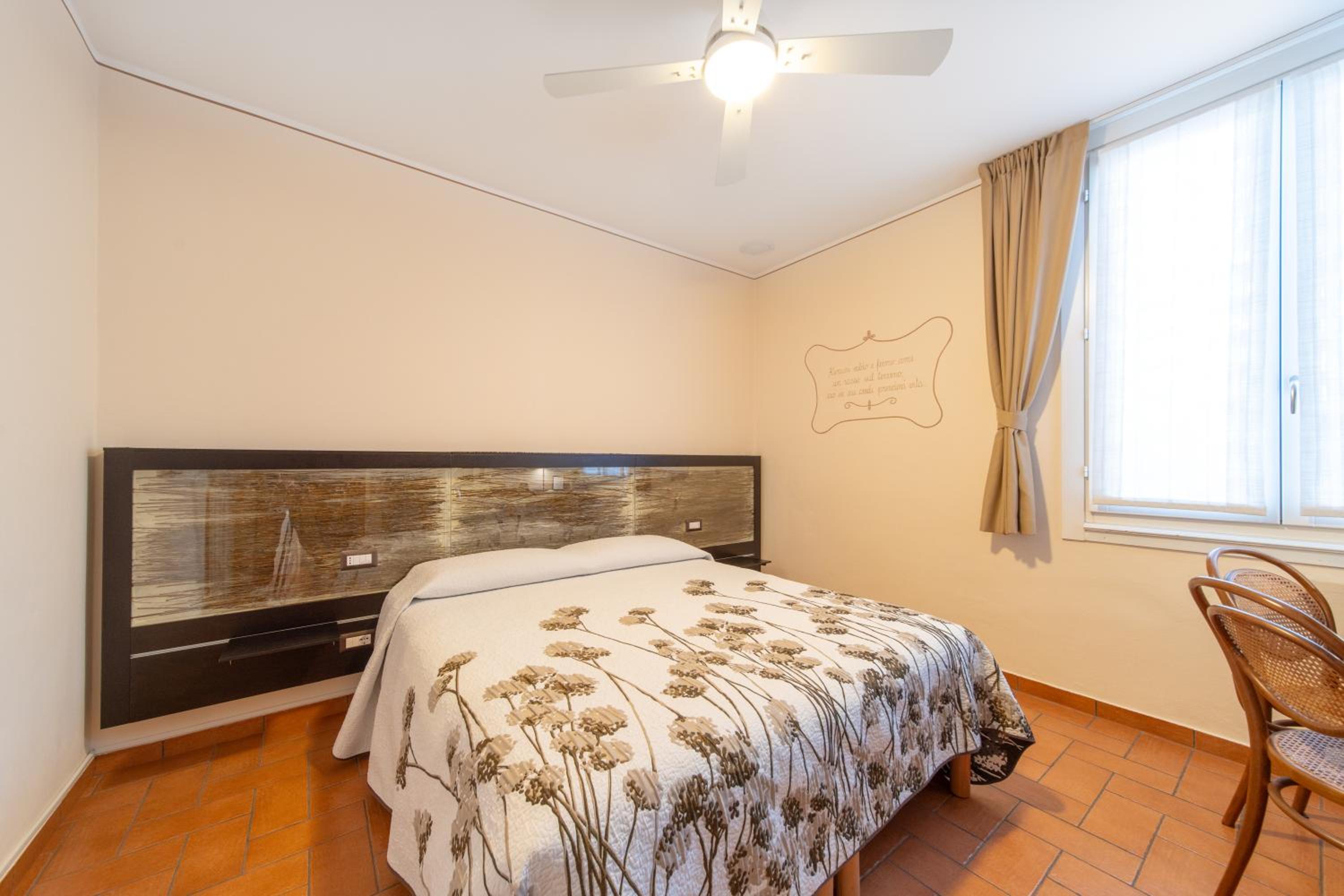 Standard Double or Twin Room - Photo 3