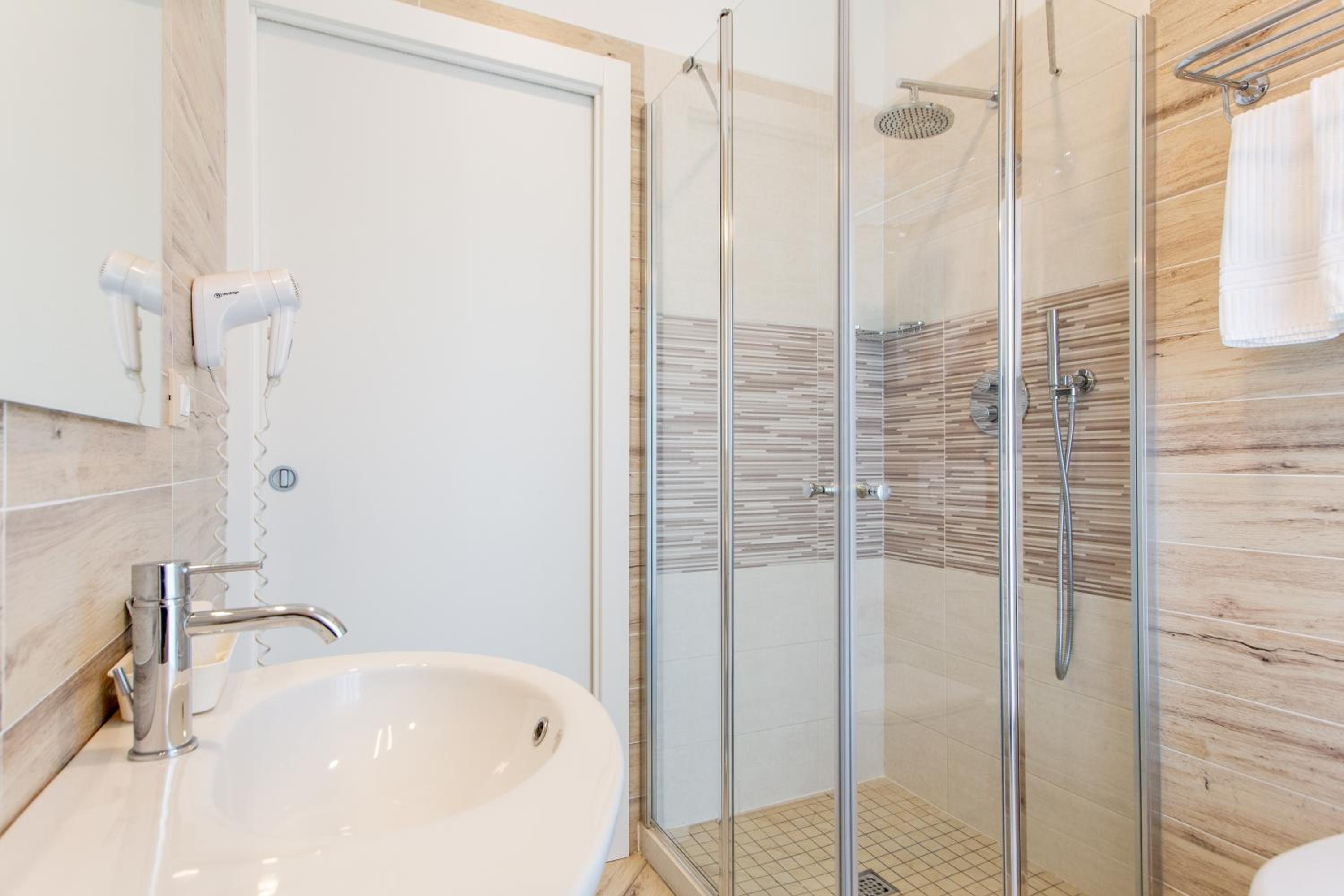 Premium Room with Lateral Sea View - Photo 2