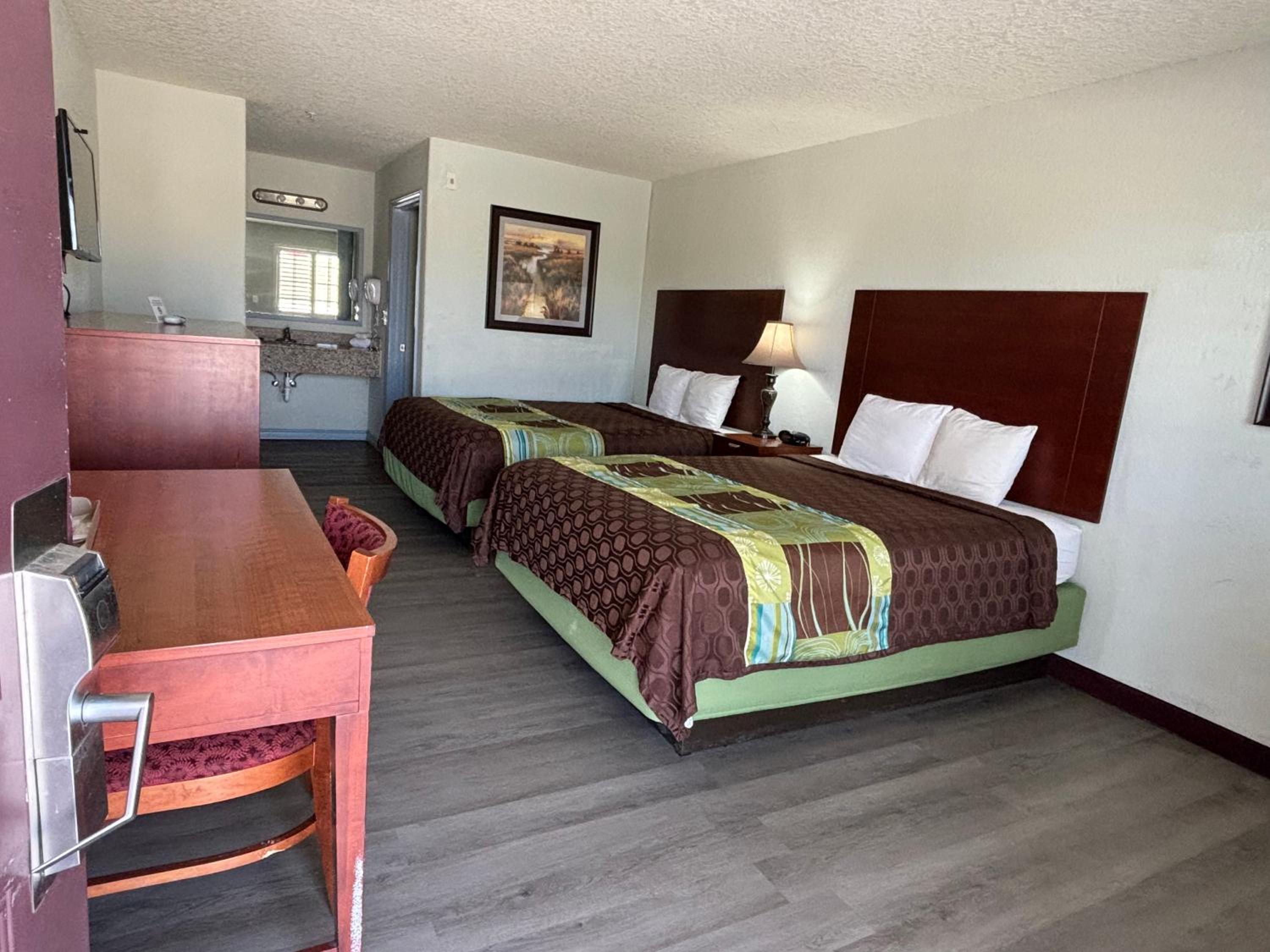 Deluxe Double Room (2 Adults + 1 Child) photo 1