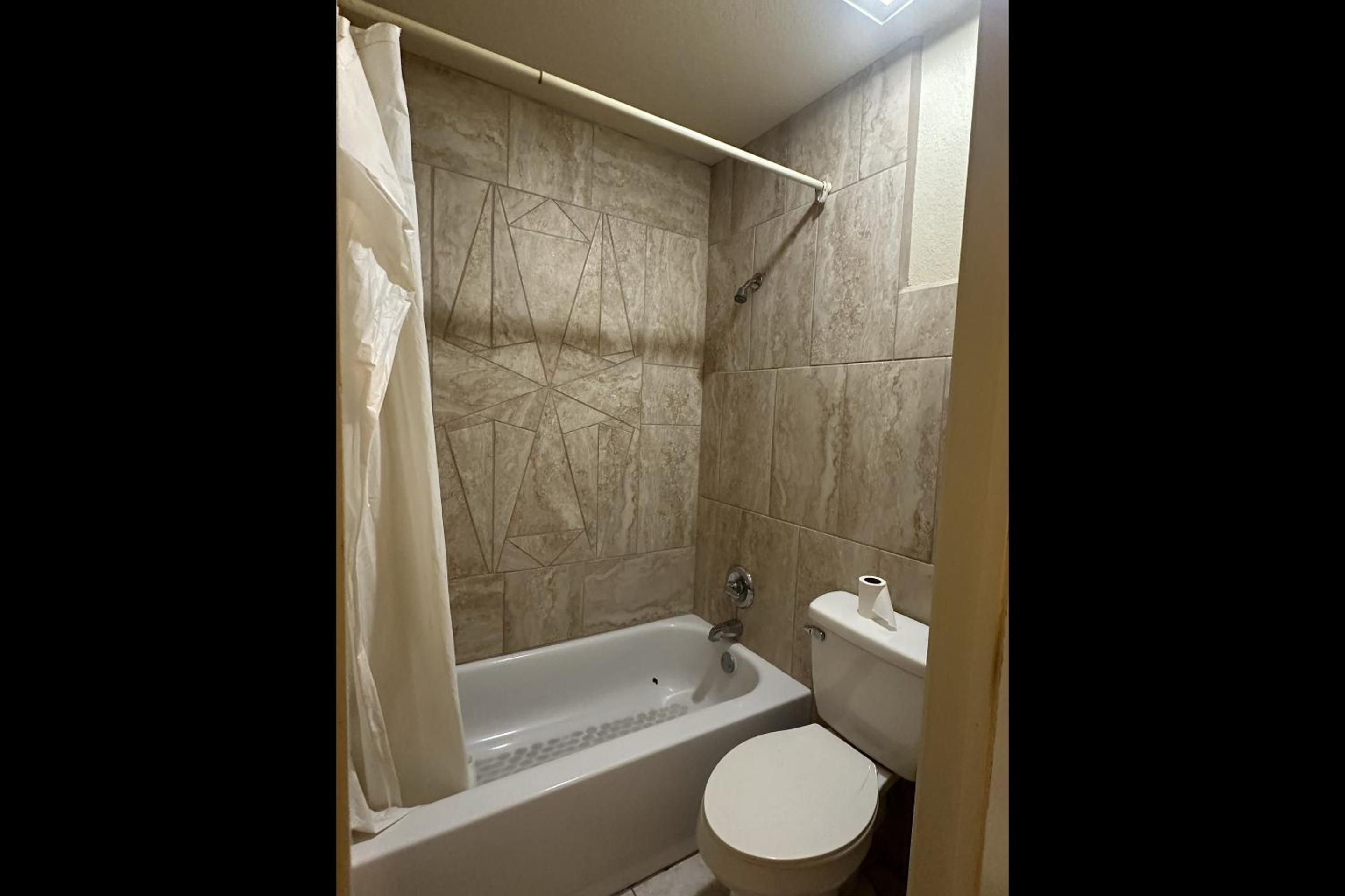 Queen Room With Two Queen Beds photo 3