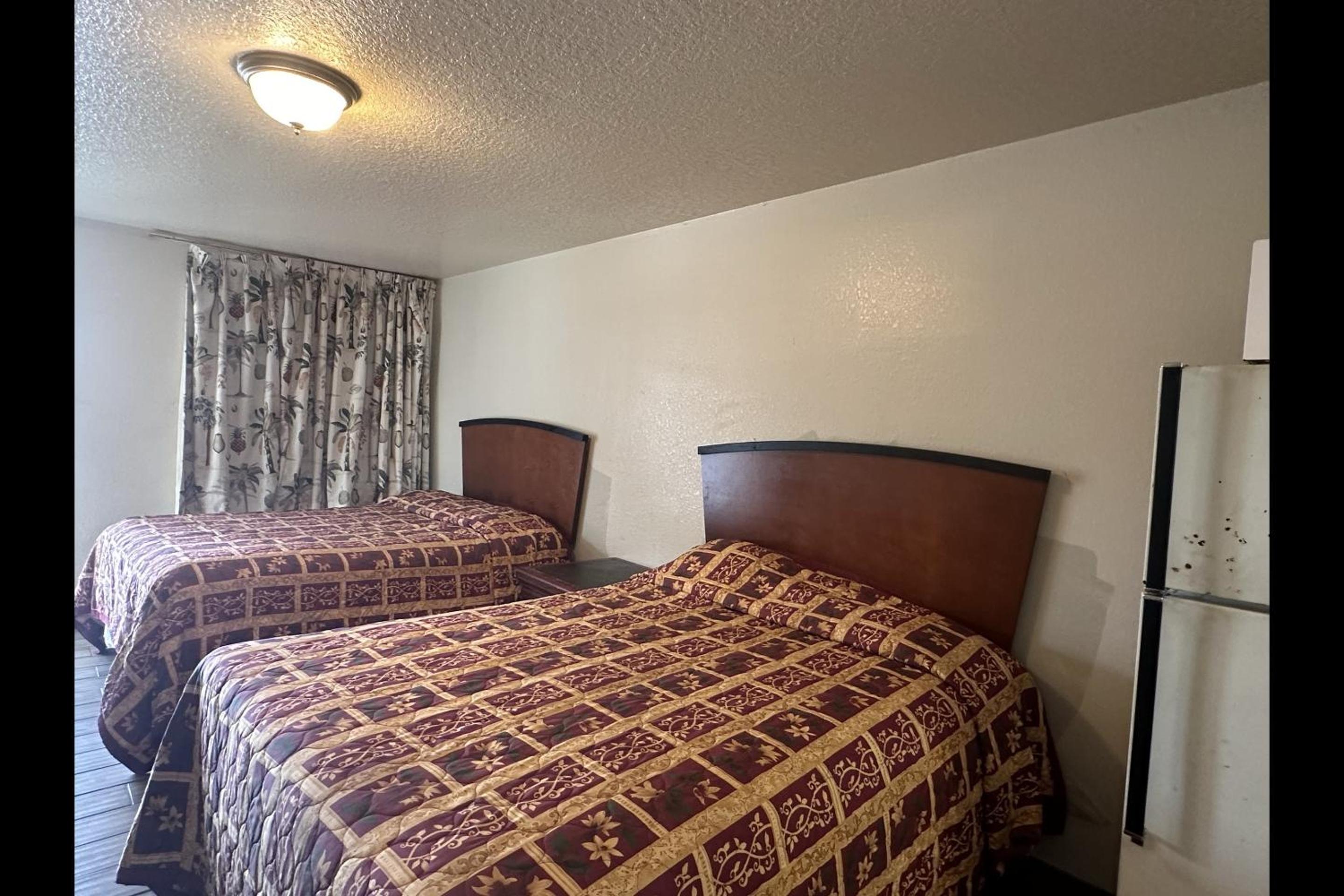 Queen Room With Two Queen Beds photo 2
