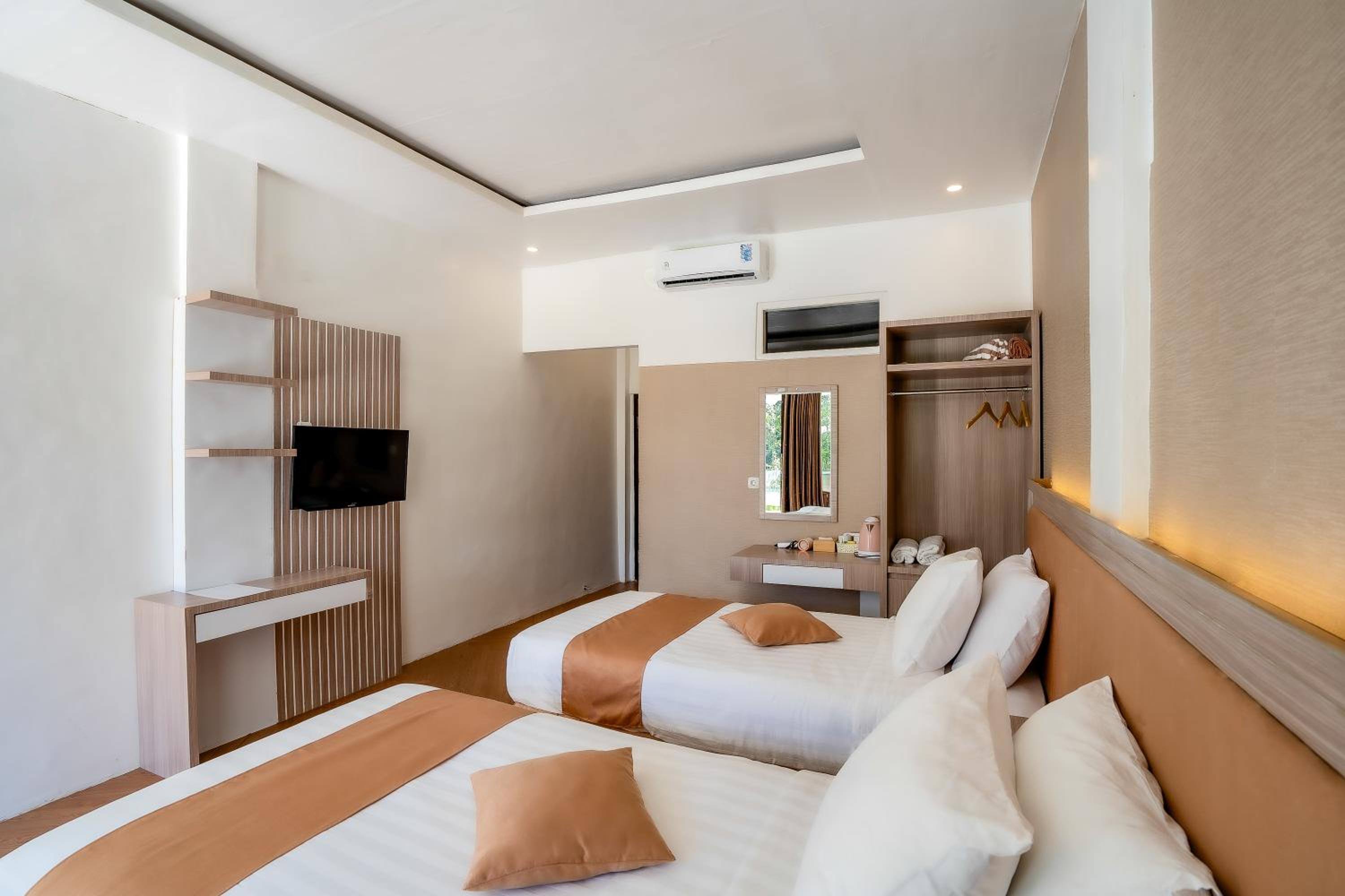 Twin Room with Pool View - Photo 2