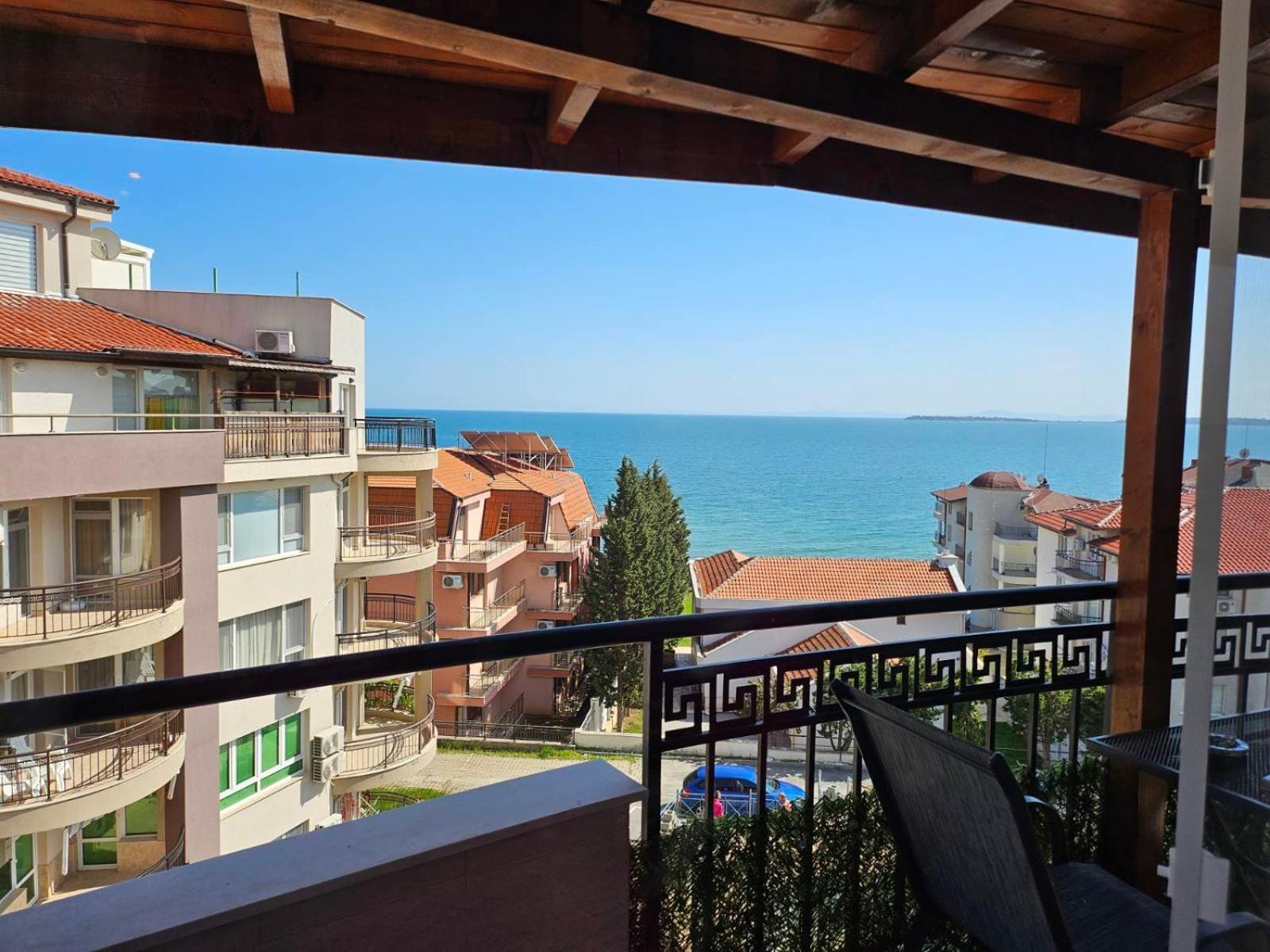 Two-Bedroom Apartment with Balcony and Sea View photo 3