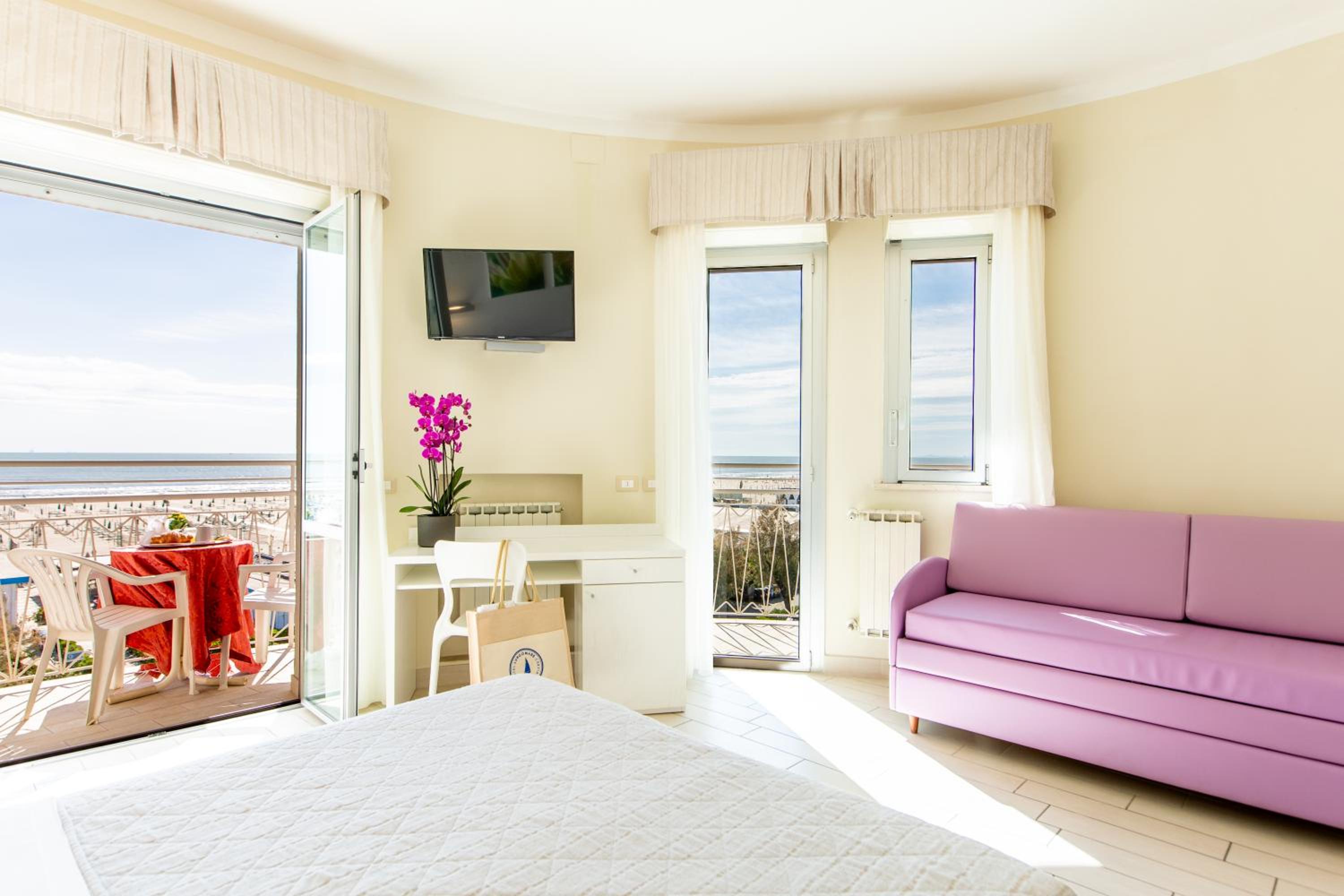 Superior Room with Frontal Sea View - Photo 1