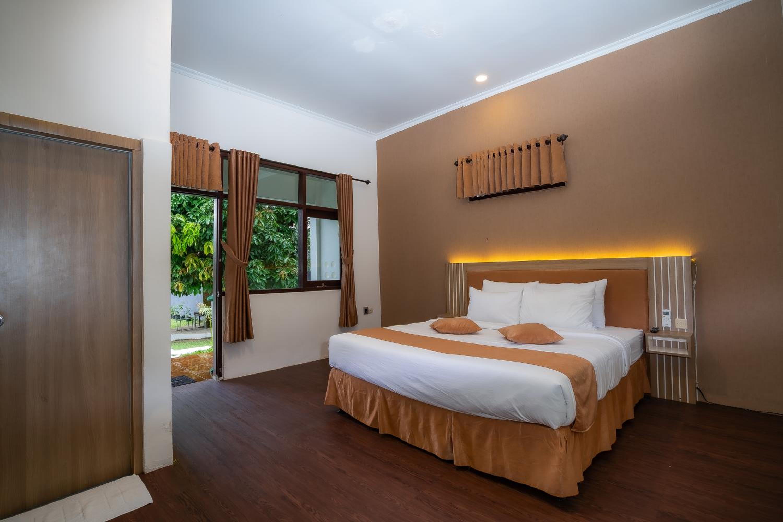 King Room with Garden View - Photo 1