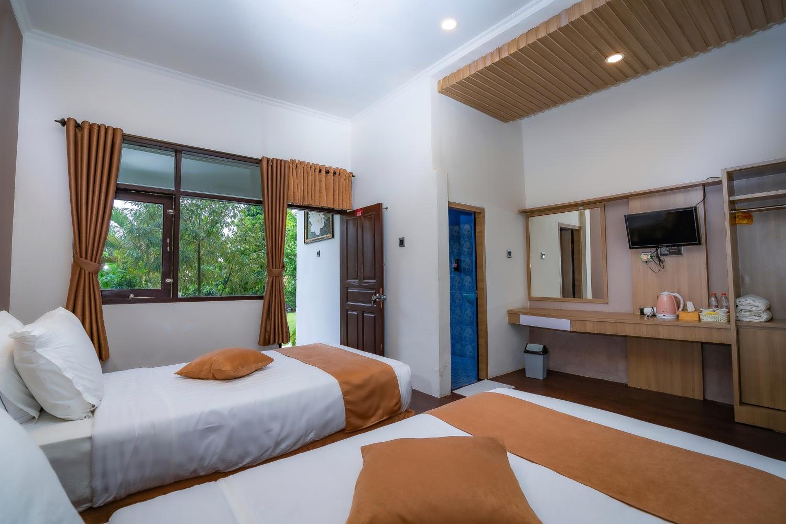 Superior Twin Room with Garden View - Photo 5