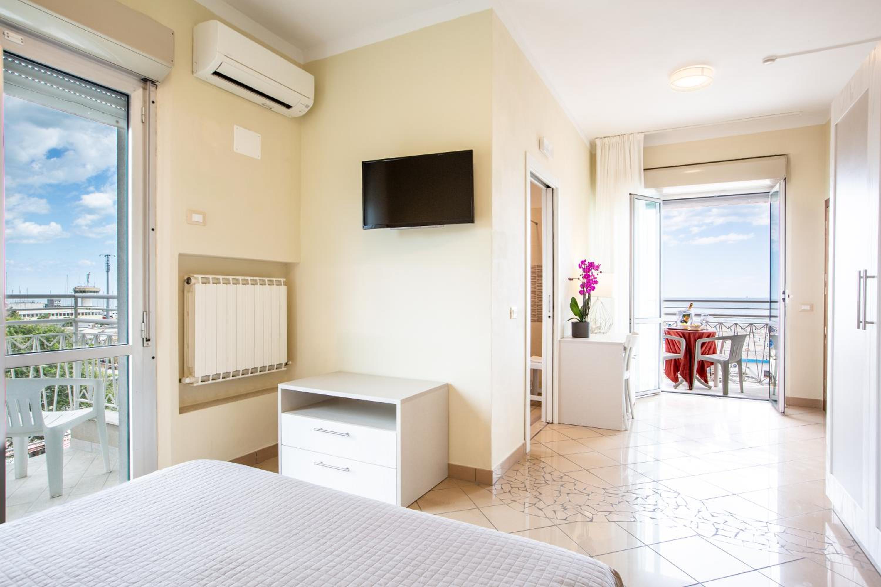 Superior Room with Frontal Sea View - Photo 3