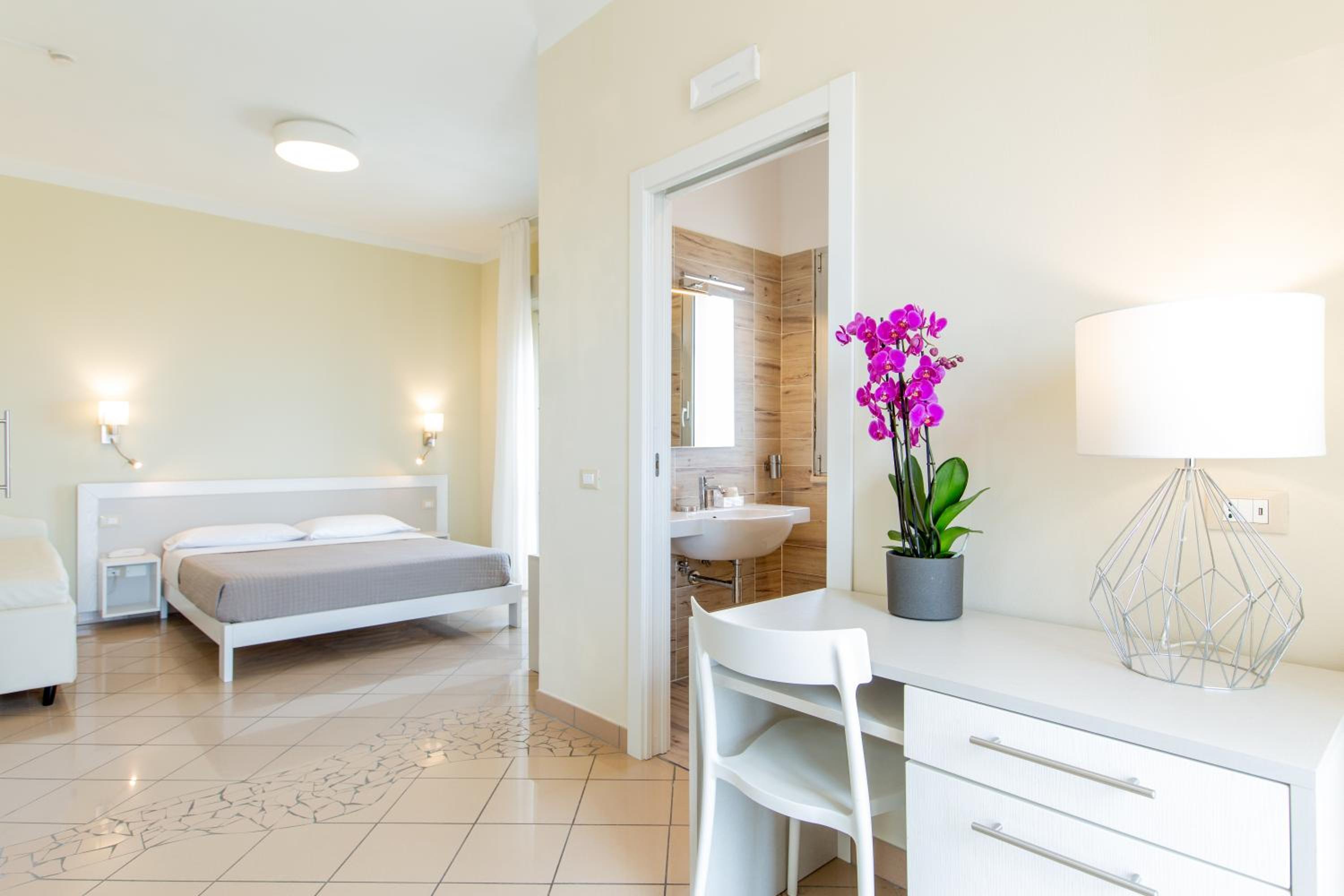 Superior Room with Frontal Sea View - Photo 6