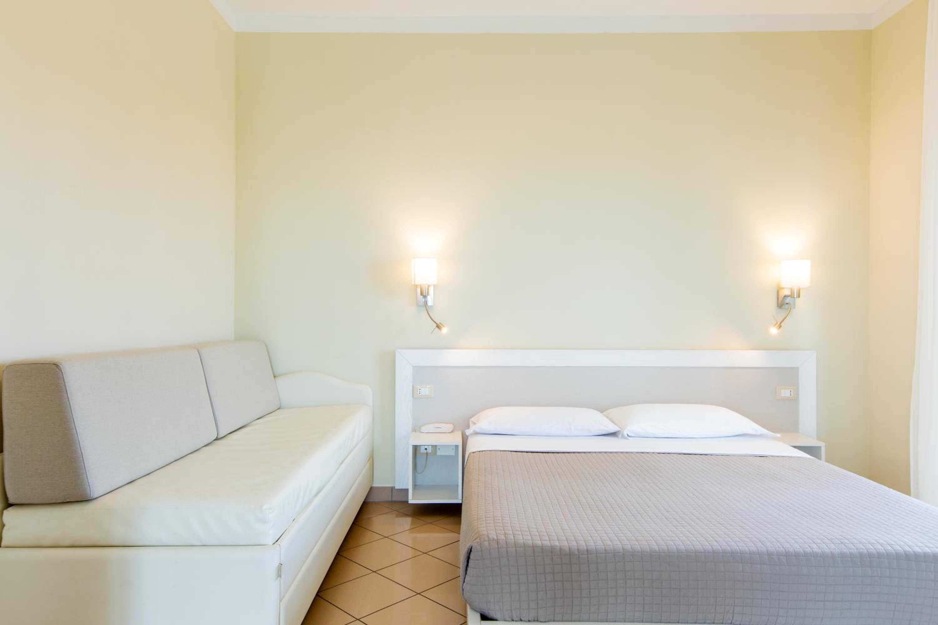 Superior Room with Frontal Sea View - Photo 7