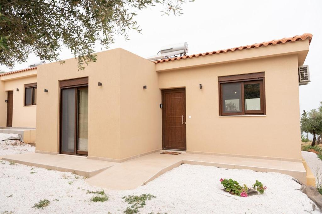 Two-Bedroom House photo 3